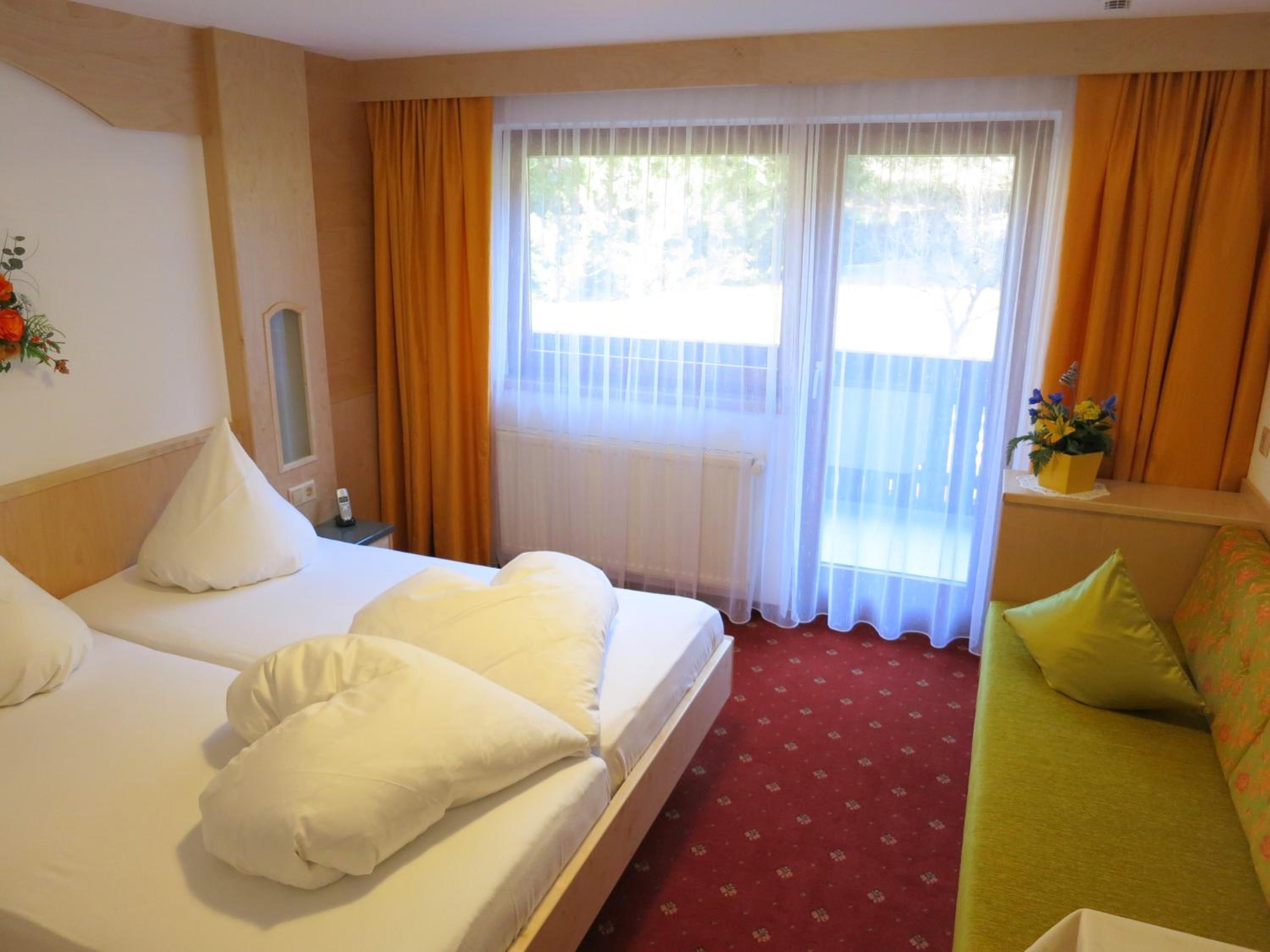 Double Room with Balcony - Photo 5