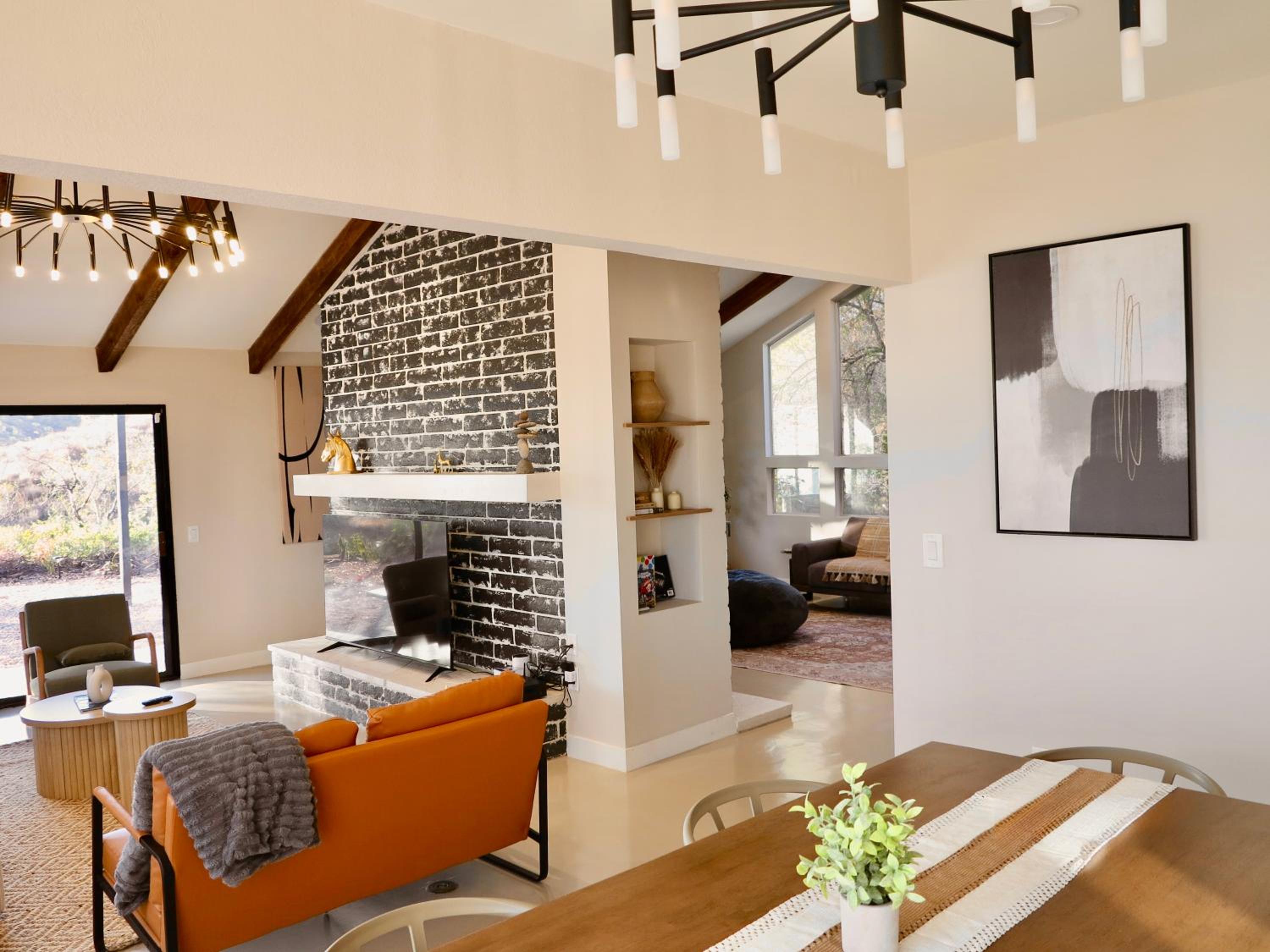 Four-Bedroom House photo 2