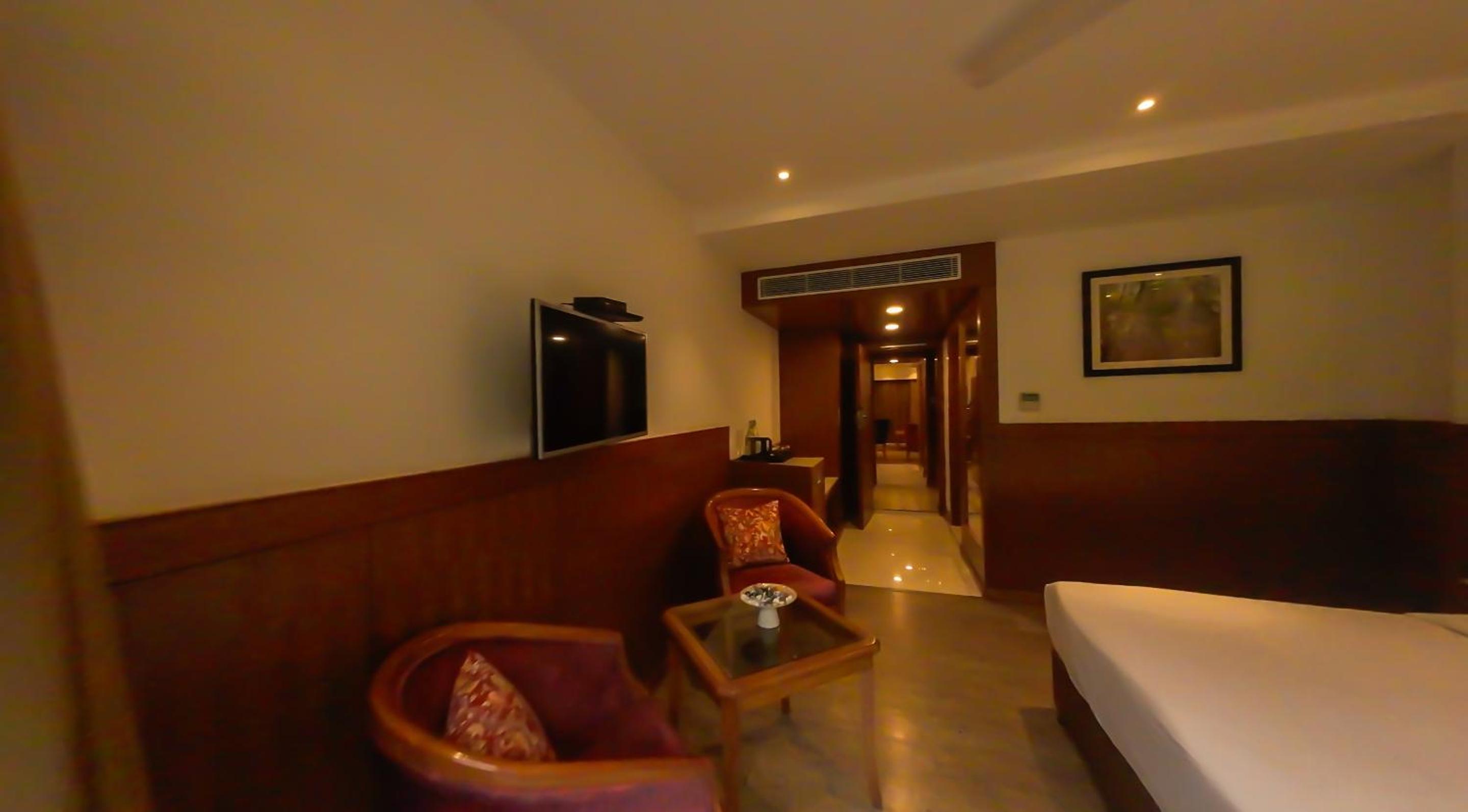 Super Deluxe Forest View Room - Photo 9