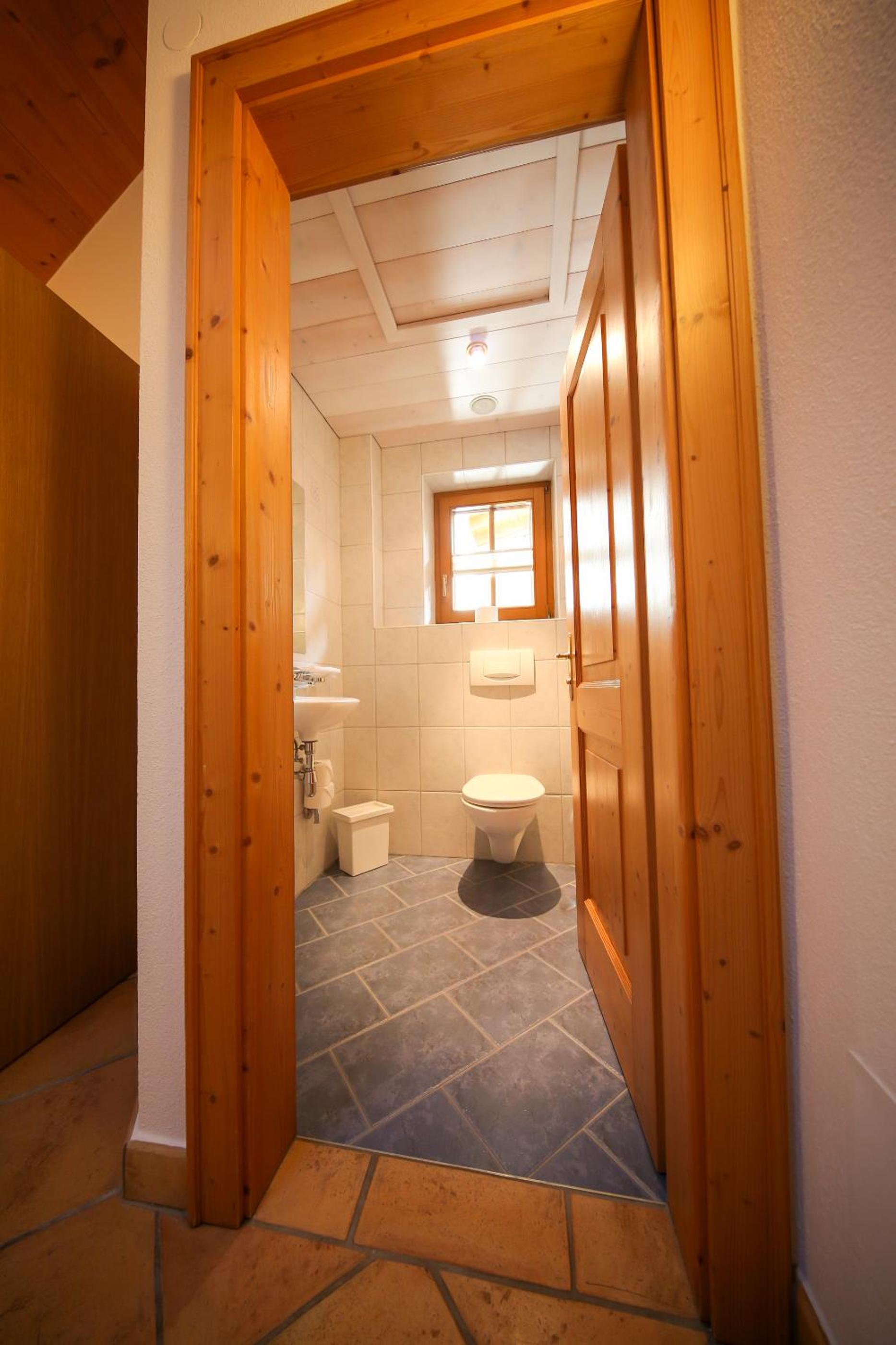 Three-Bedroom Apartment - Annex photo 2