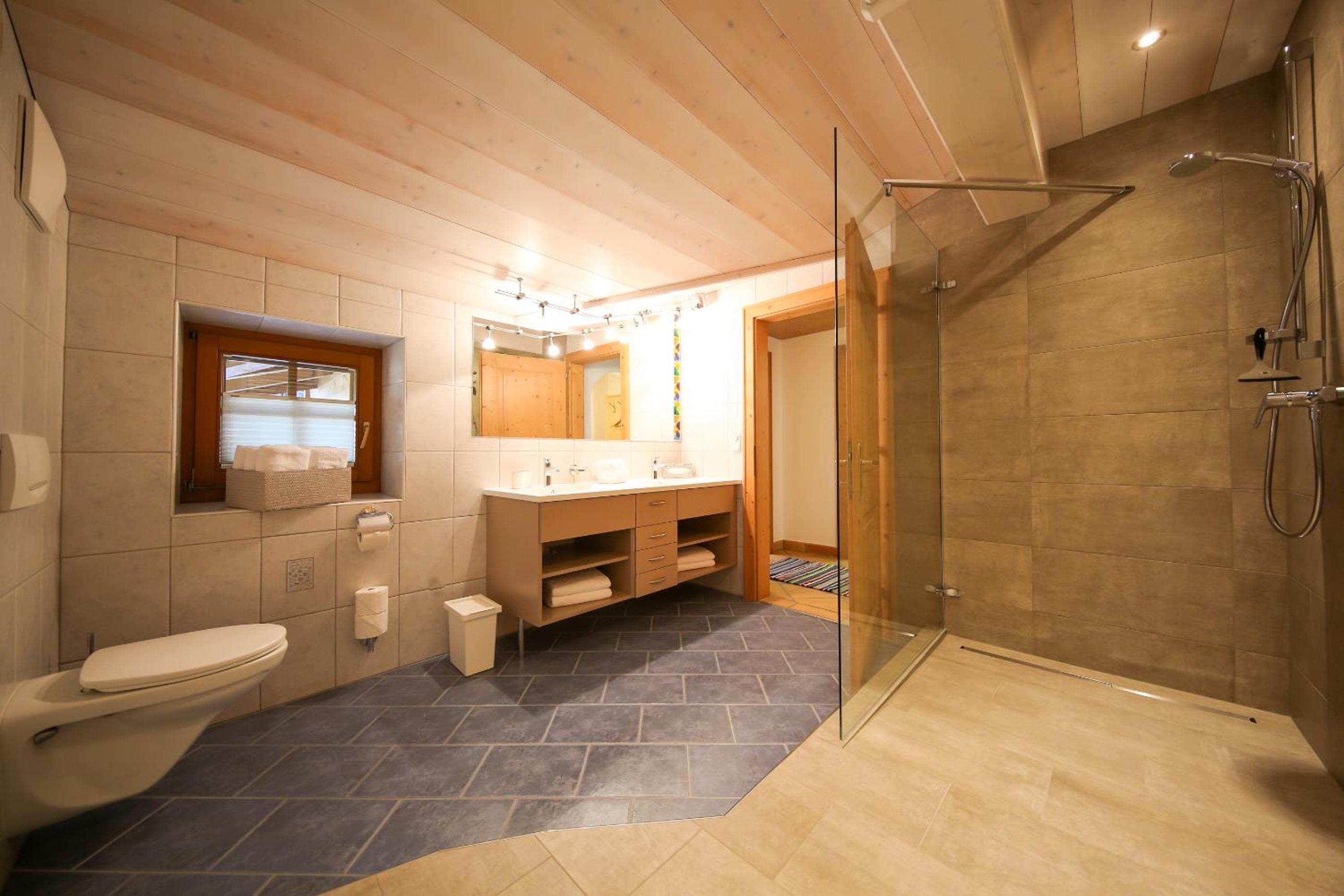 Three-Bedroom Apartment - Annex photo 3