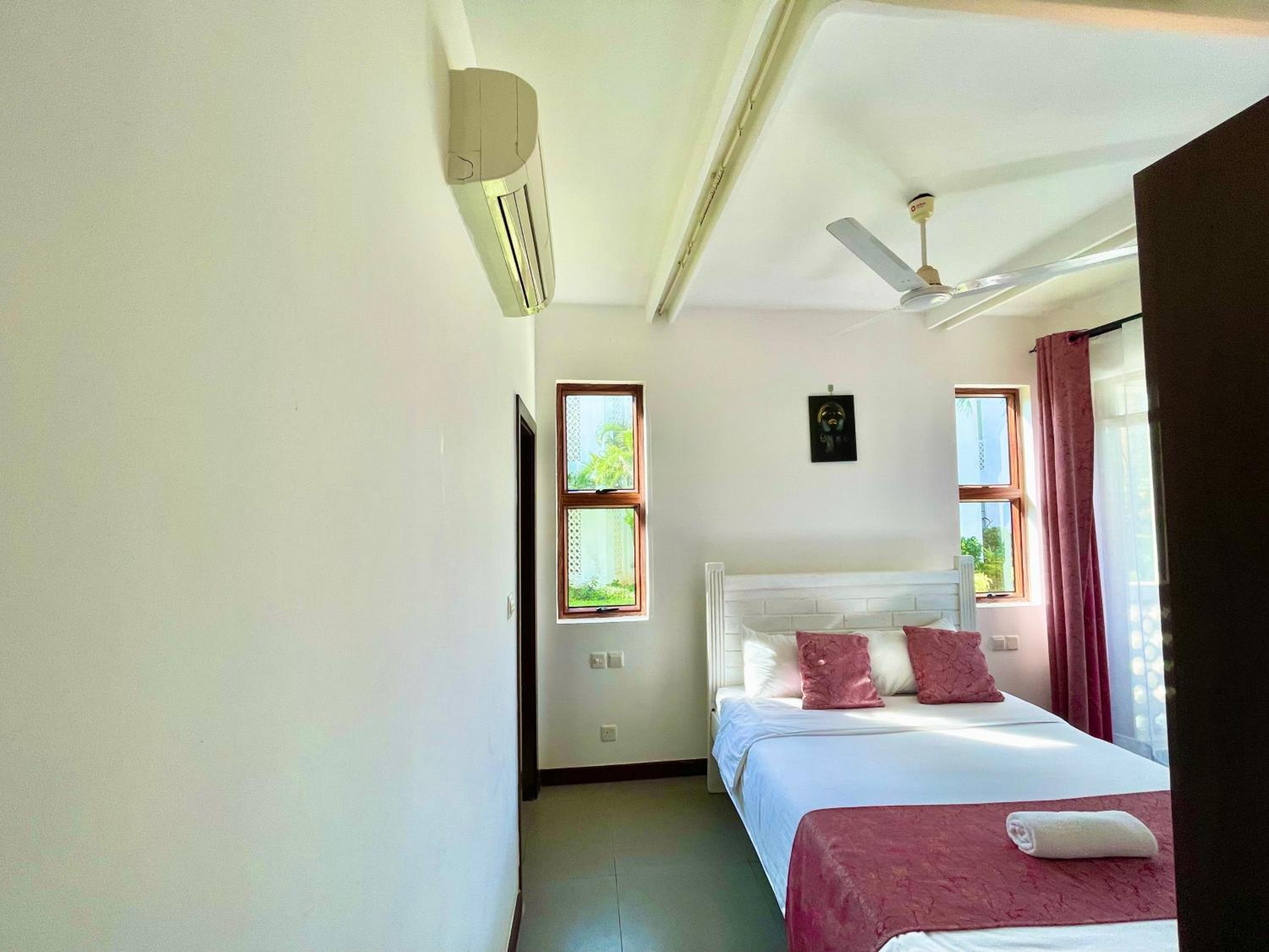 Two-Bedroom Apartment with Pool View photo 2