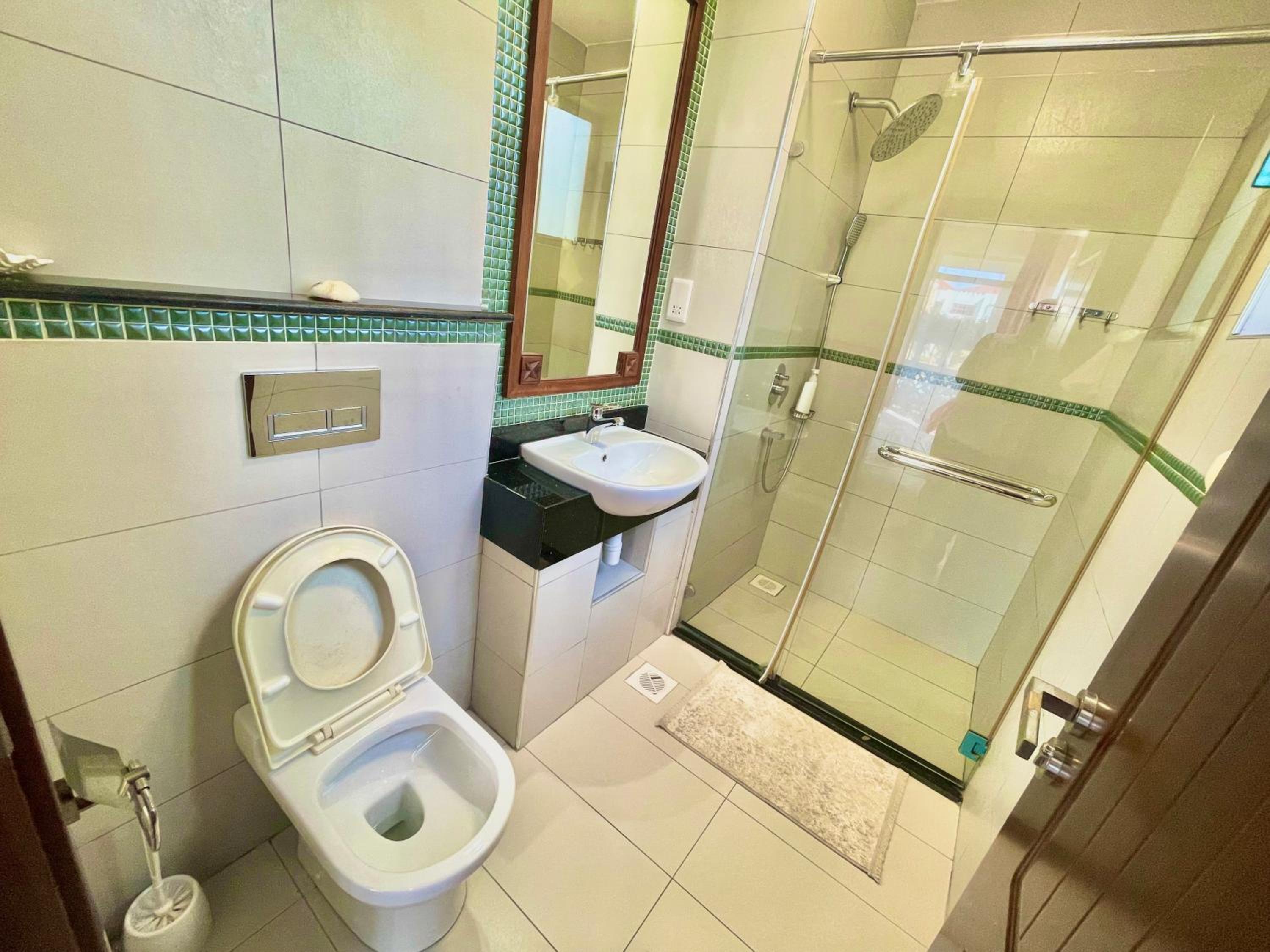 Two-Bedroom Apartment with Pool View photo 3