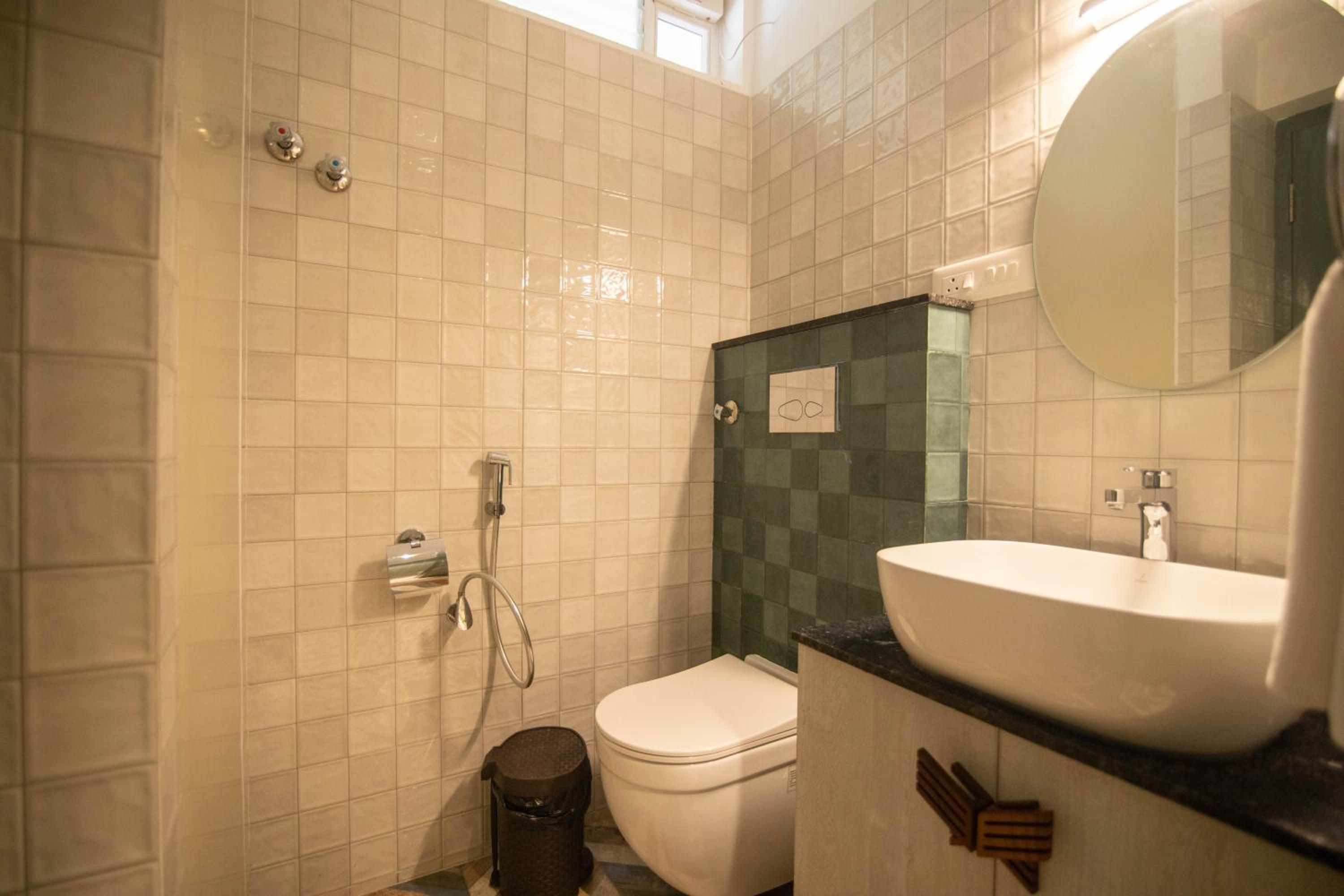 Junior Suite with Balcony - Photo 2
