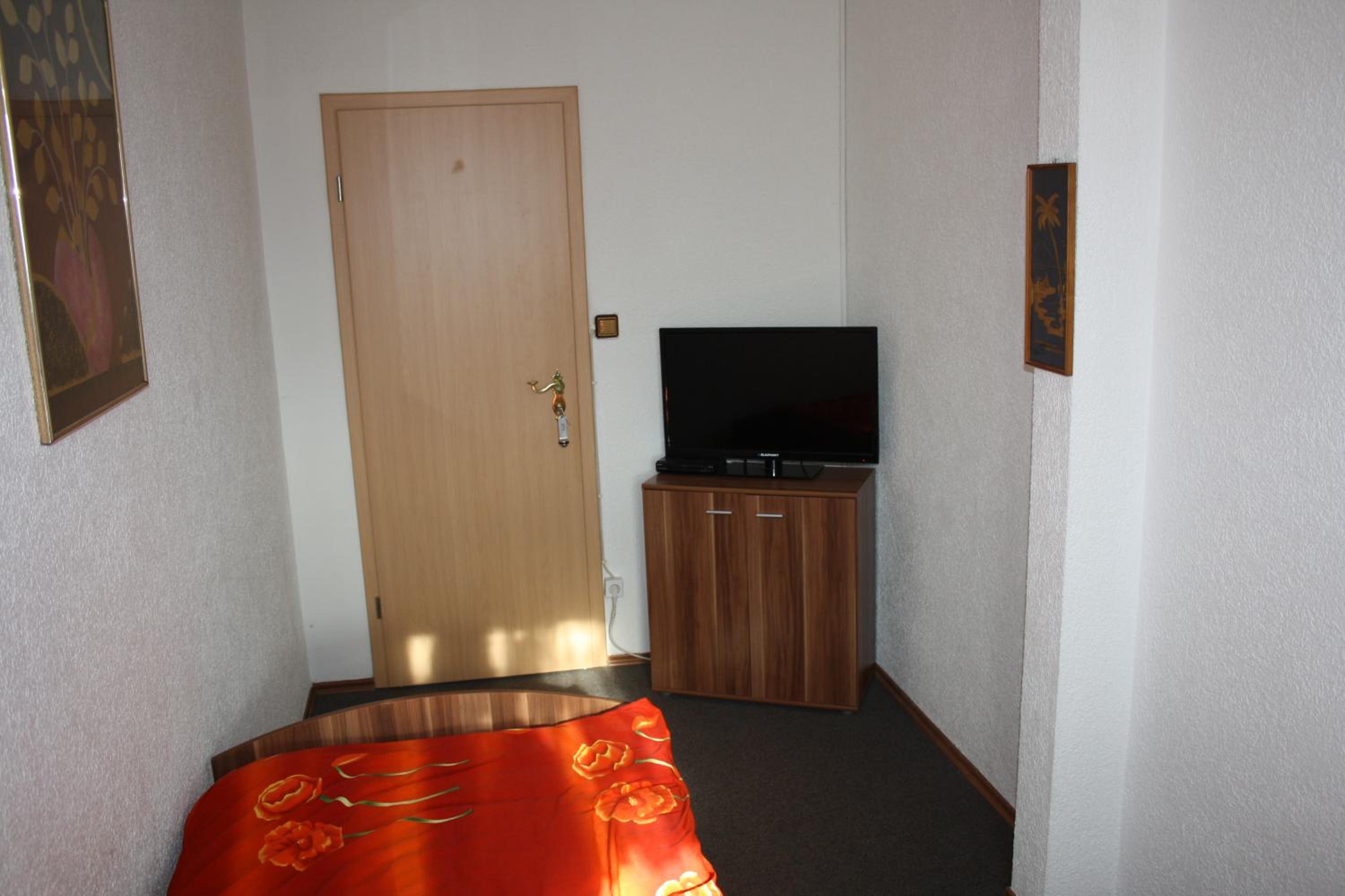 Single Room with Shared Bathroom photo 1