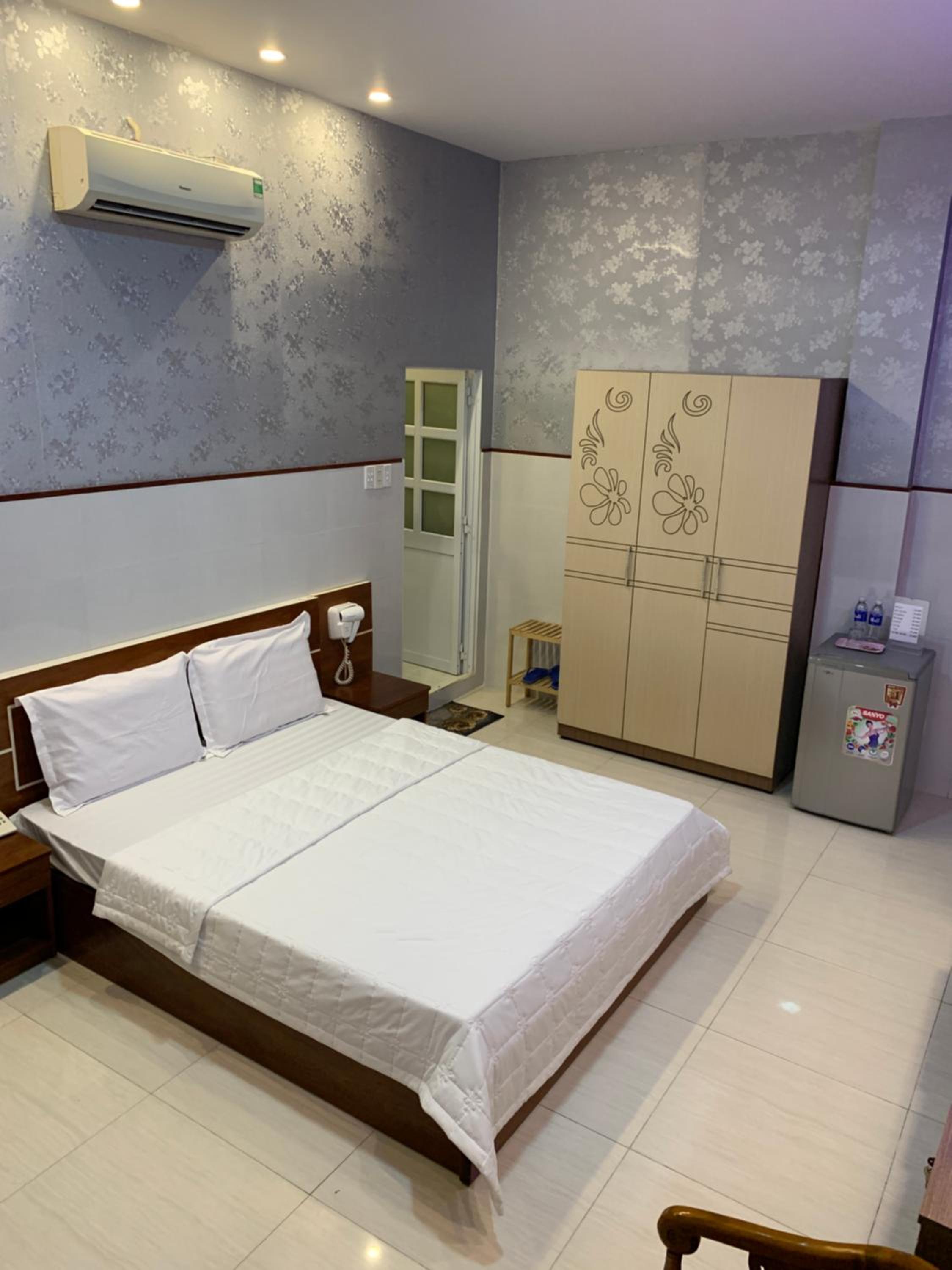 Standard King Room photo 2