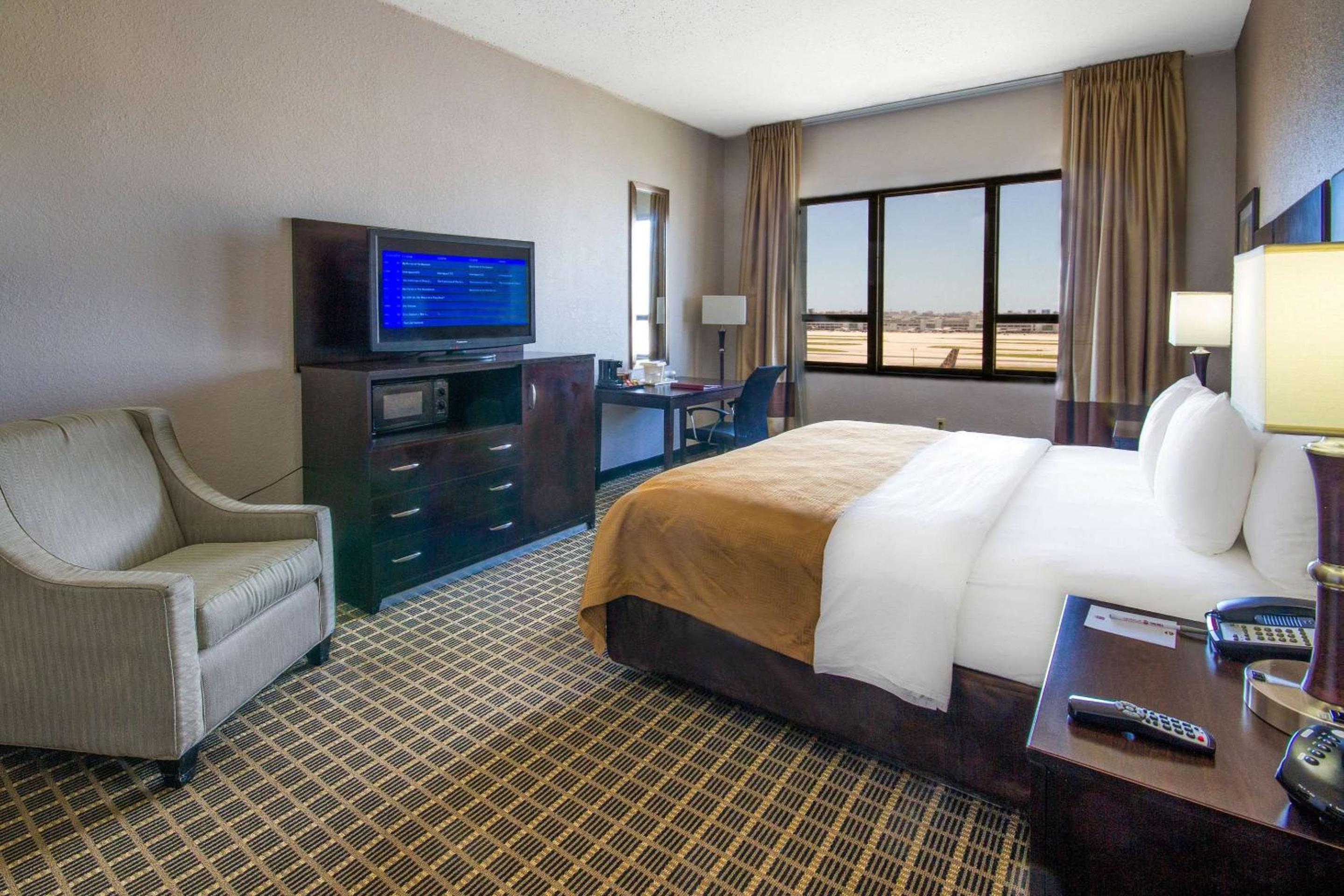 King Room - Non-Smoking - Photo 9