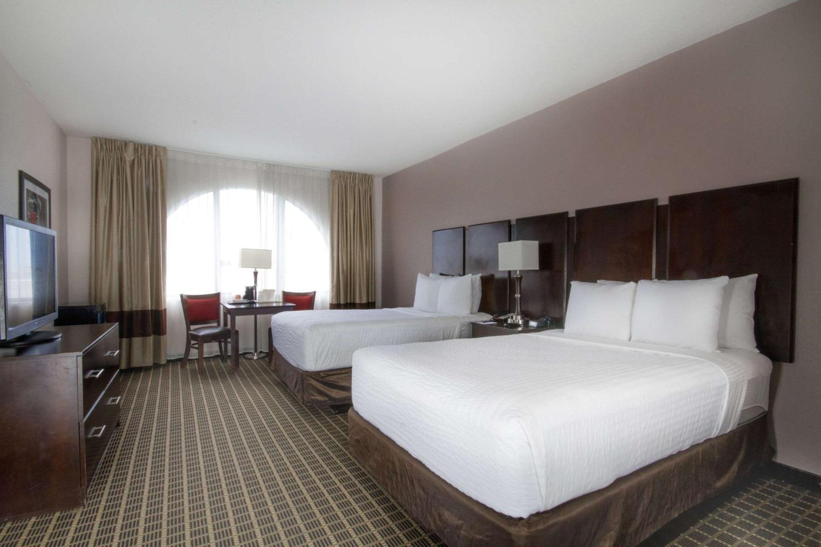 Double Room with Two Double Beds - Non-Smoking - Photo 5