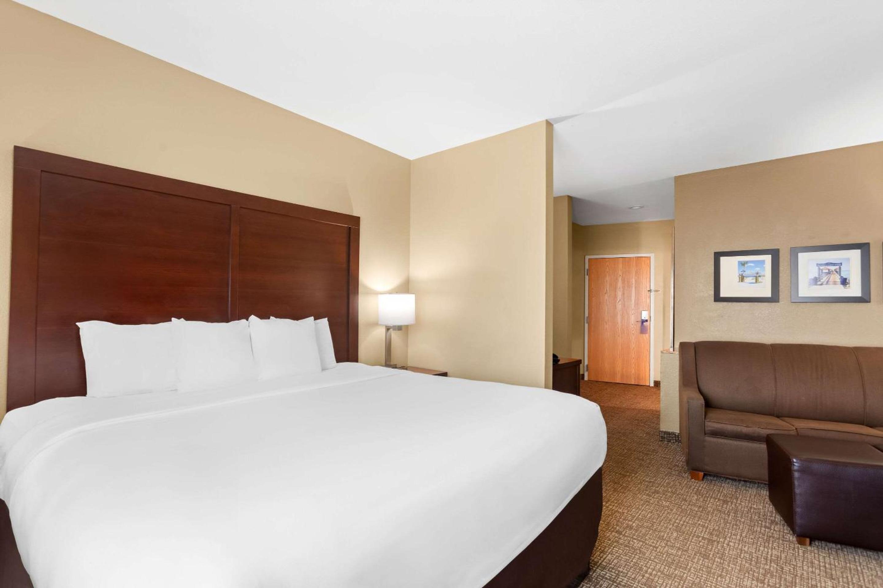 King Suite - Accessible/Non-Smoking - Photo 1
