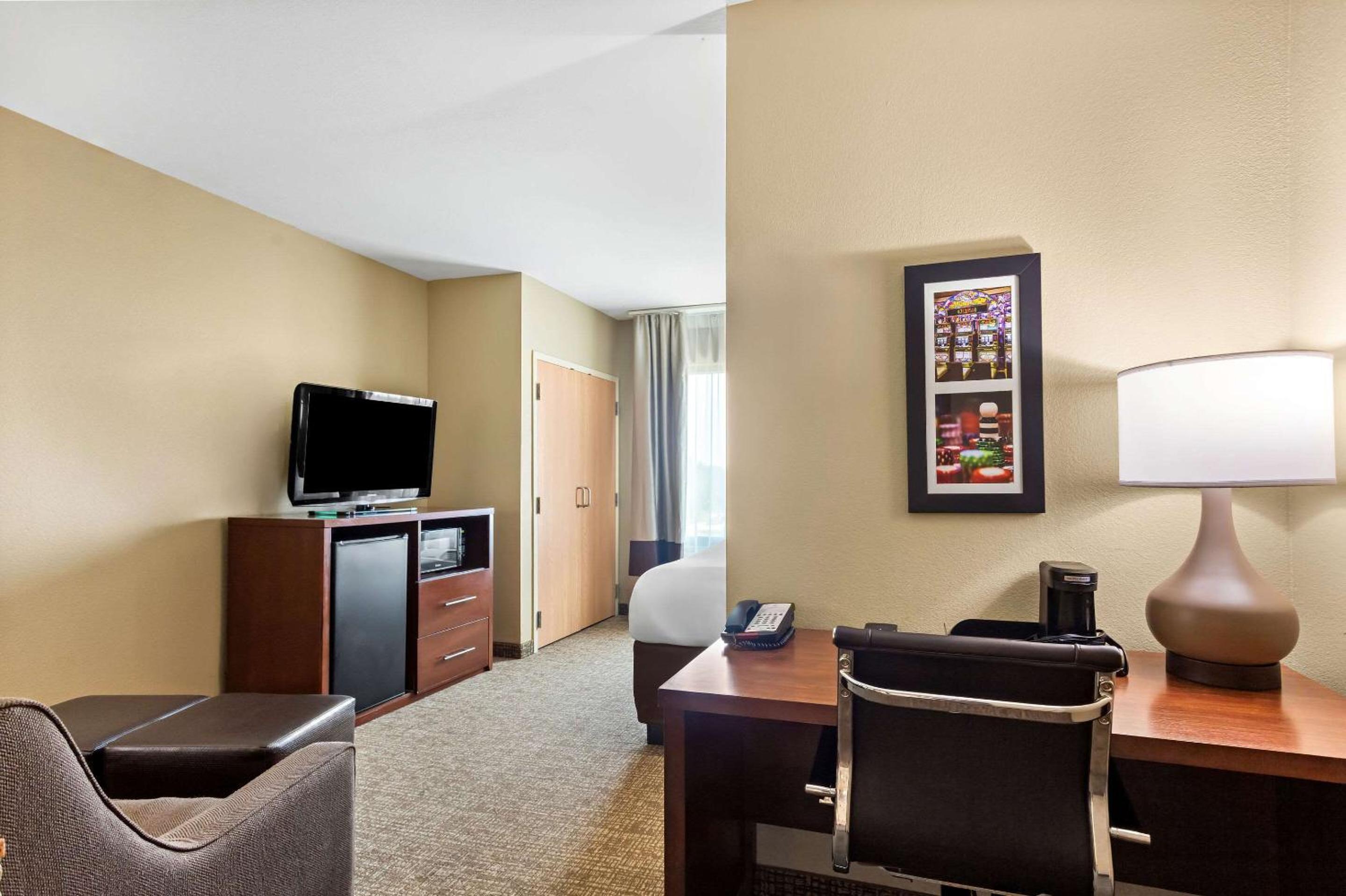 One Room Suite with Whirlpool - Non Smoking