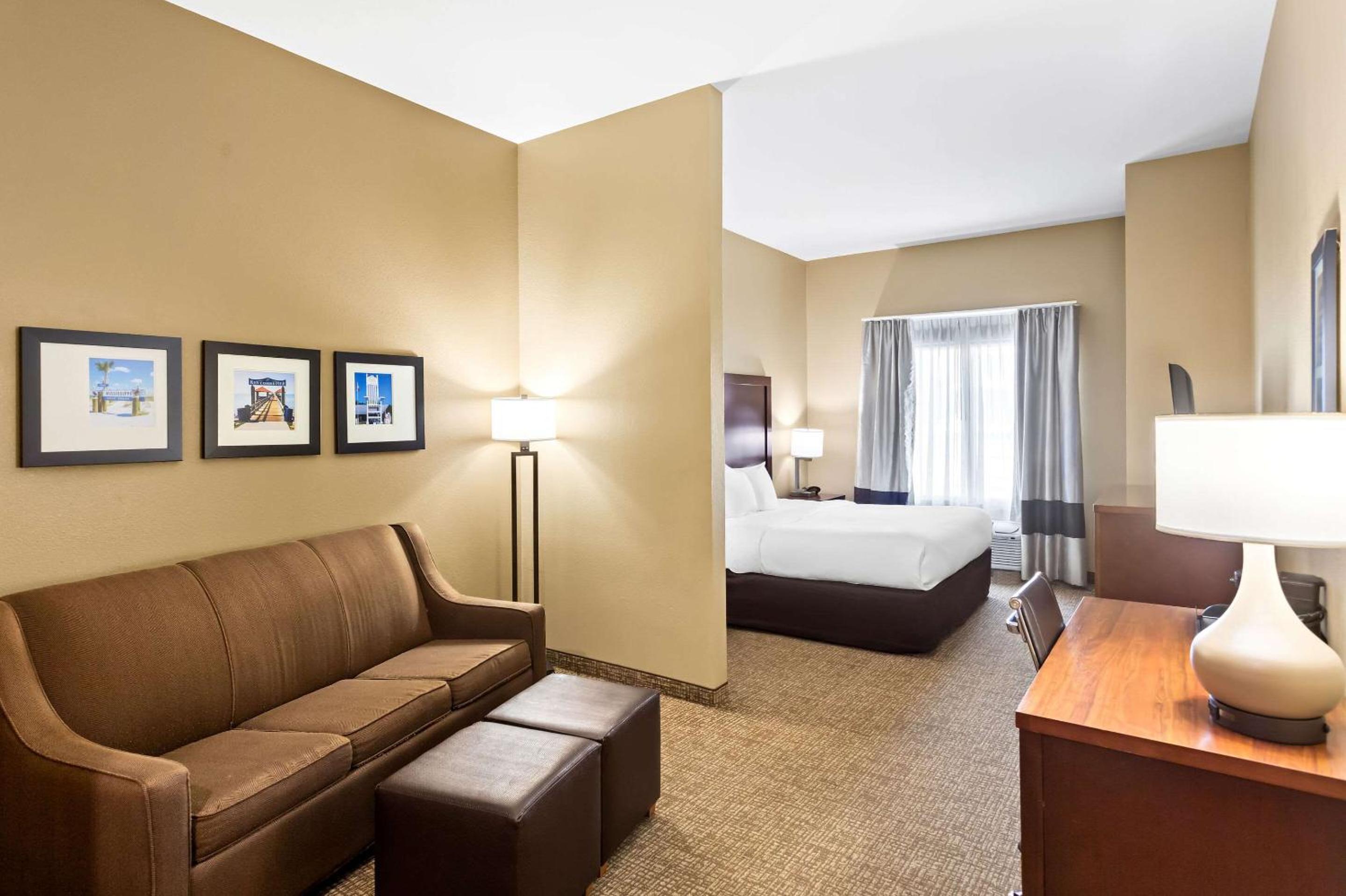 King Suite - Accessible/Non-Smoking - Photo 3