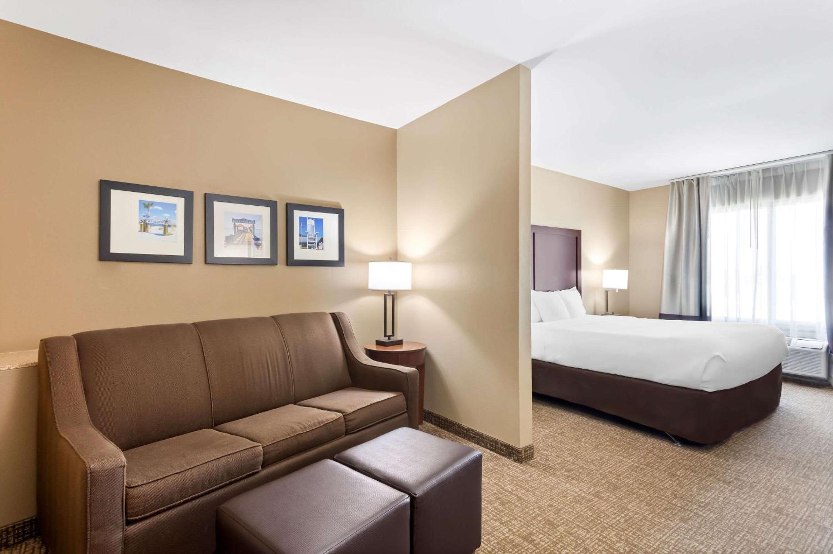 King Suite - Disability Access/Non-Smoking - Photo 3