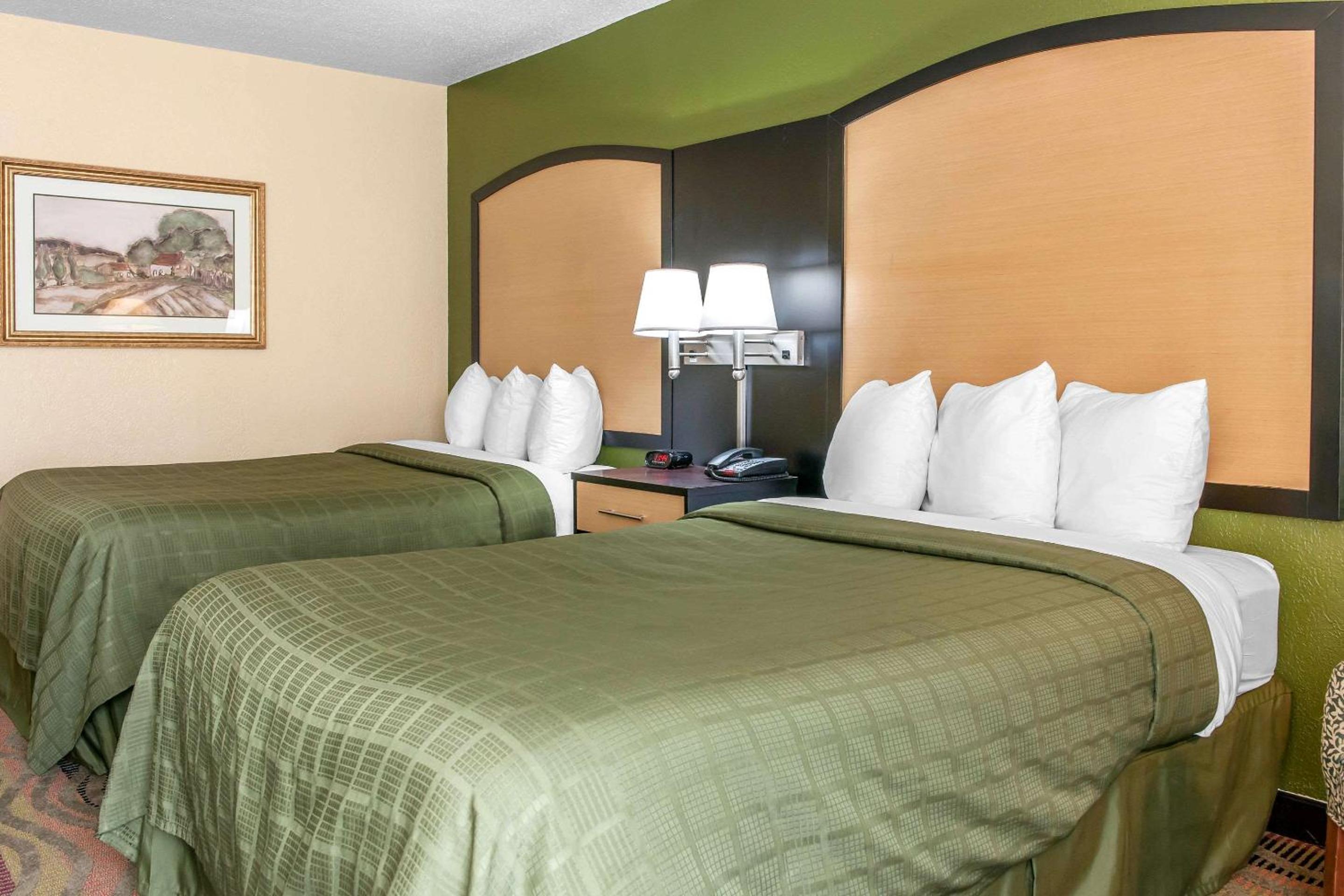 Double Room with Two Double Beds - Non-Smoking - Photo 2