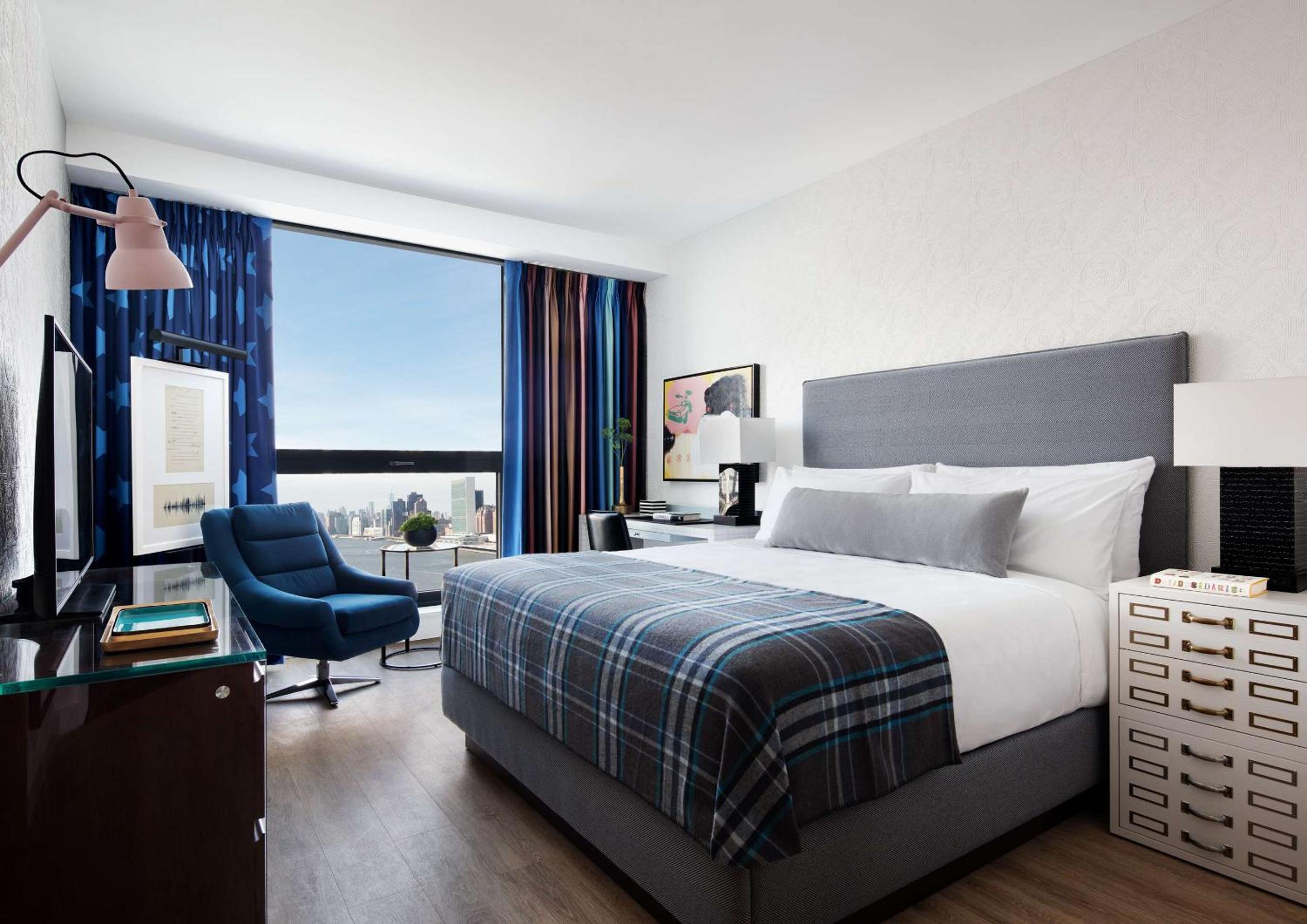 Graduate King Room with Skyline View