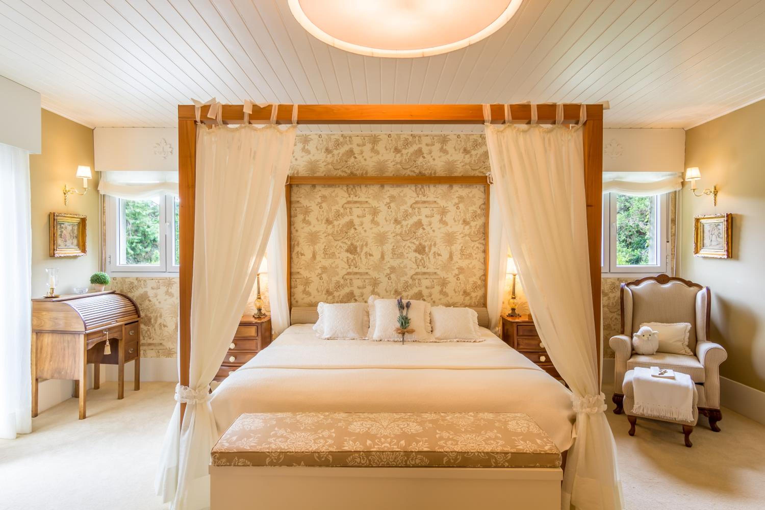 Deluxe Suite with Spa Bath photo 3
