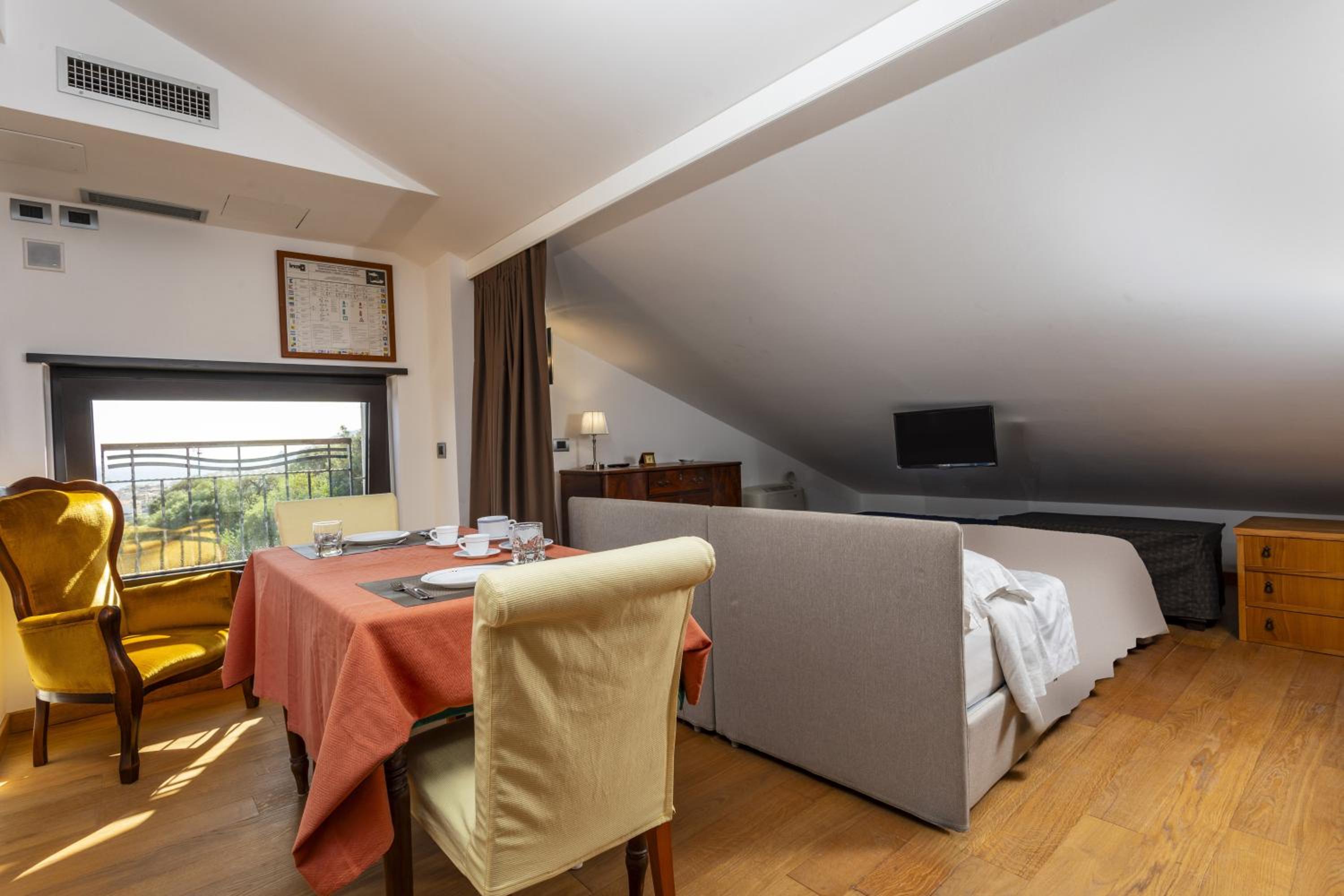 One-Bedroom House photo 1