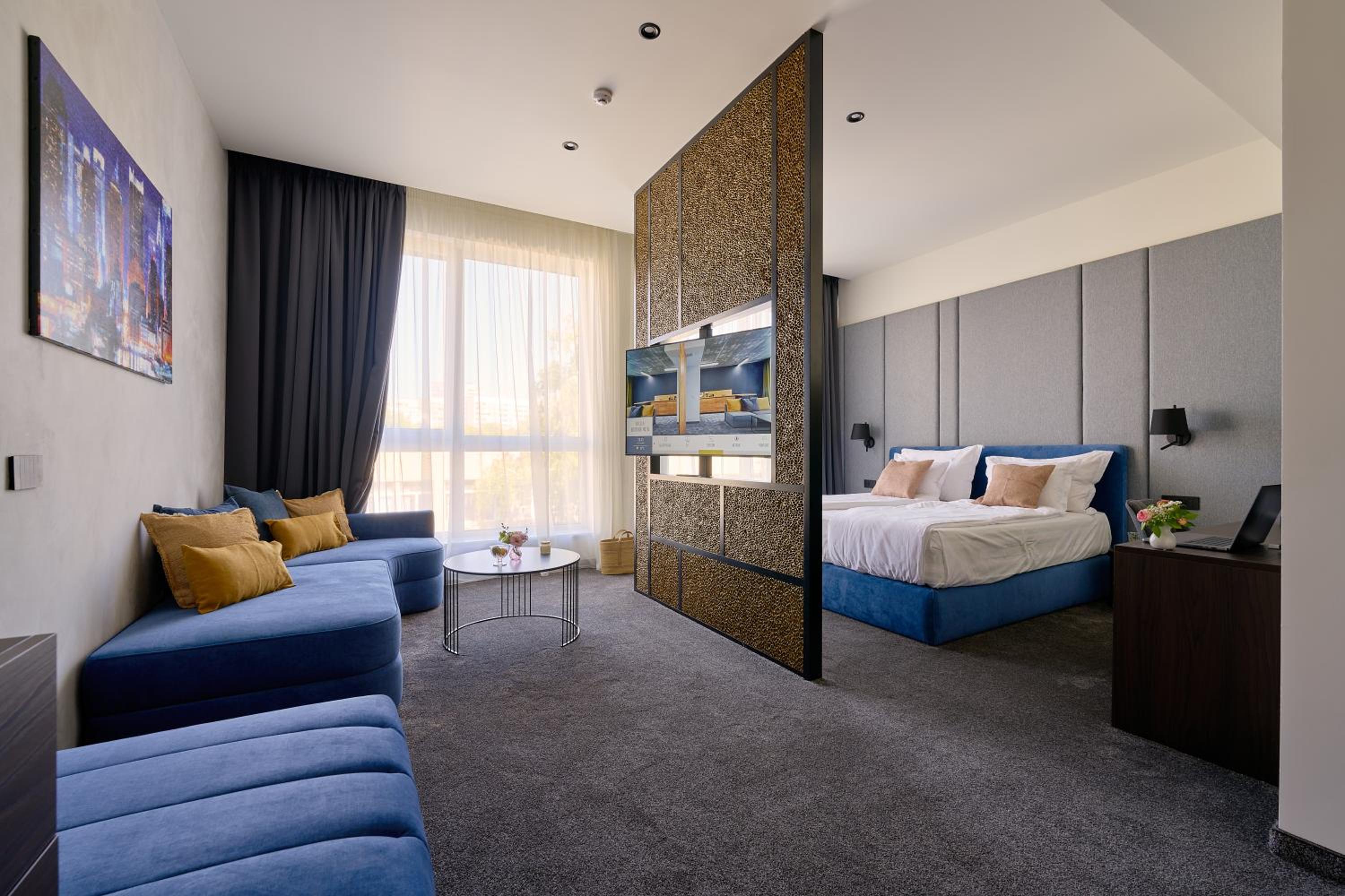 Deluxe Junior Suite photo 2