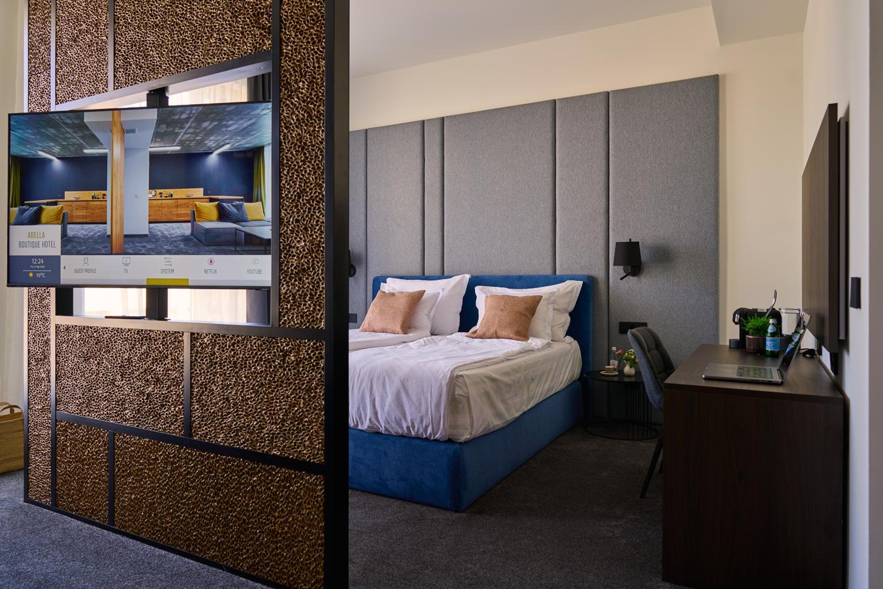 Deluxe Junior Suite photo 3