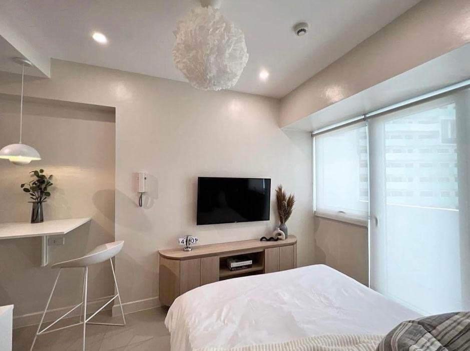Studio Apartment with Balcony
