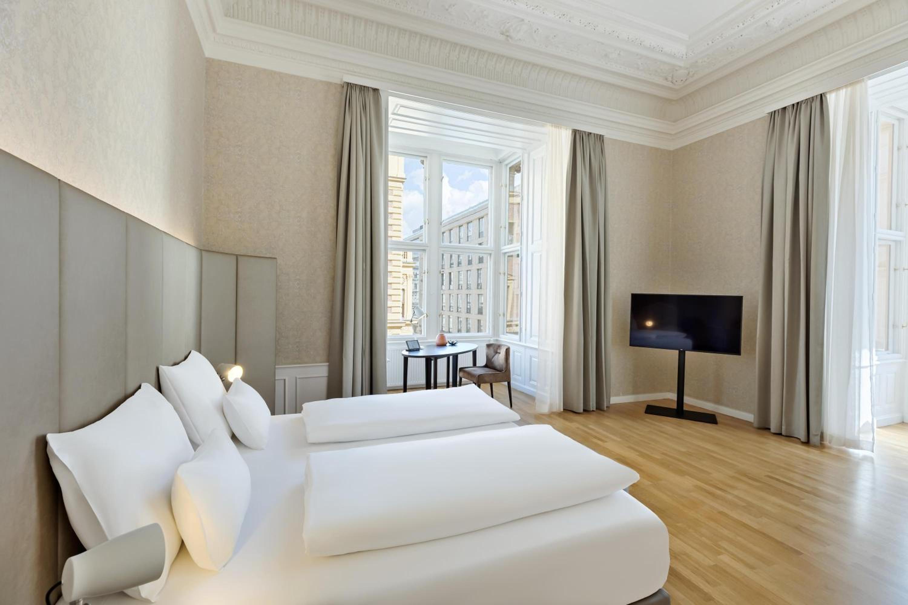 Viennese Charm Junior Suite with king-size Bed and Sofa Bed photo 1
