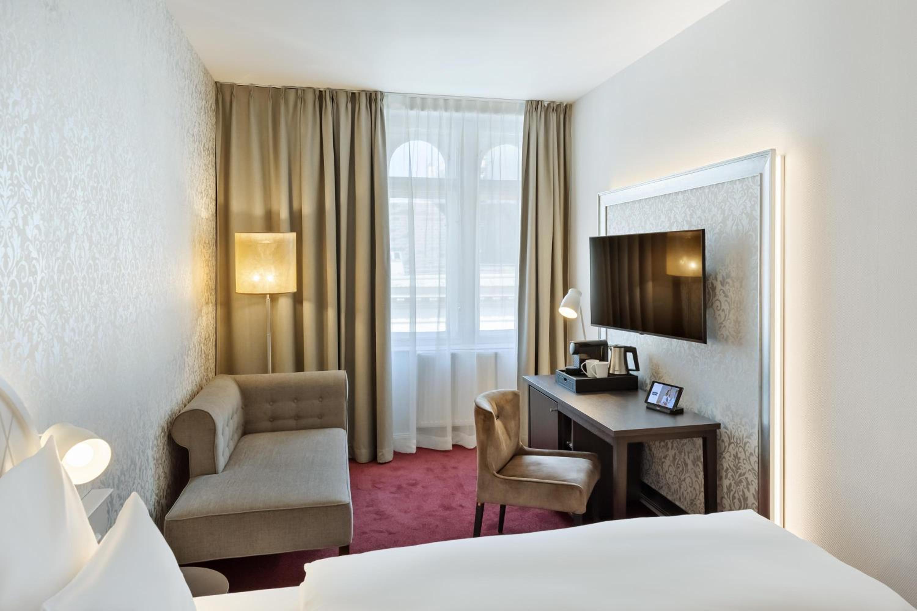 Superior King Room photo 2