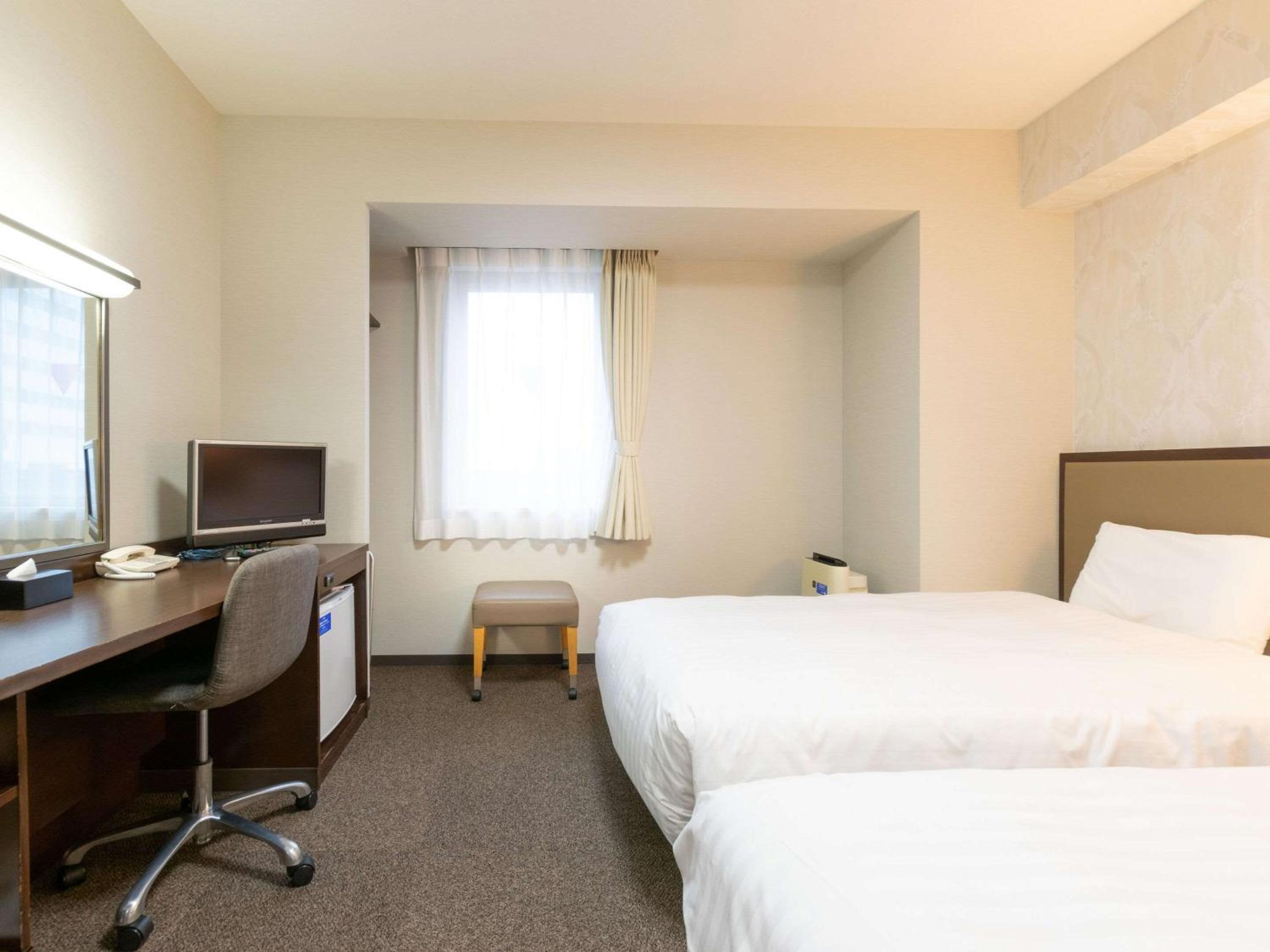Economy Twin Room - Non-Smoking - Photo 5