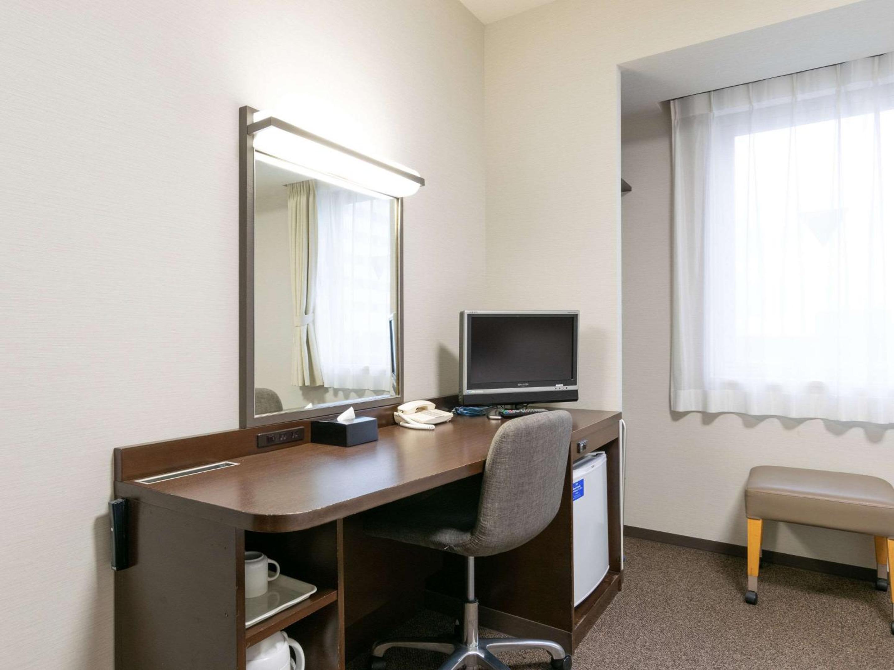 Economy Twin Room - Non-Smoking - Photo 6