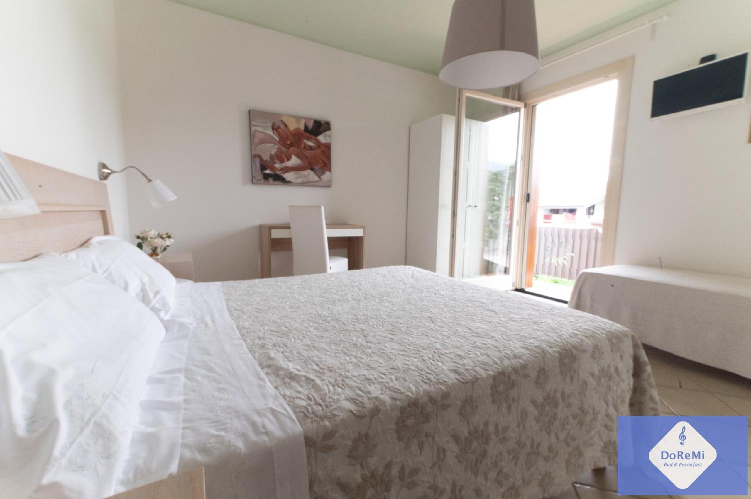 Double Room - Photo 7