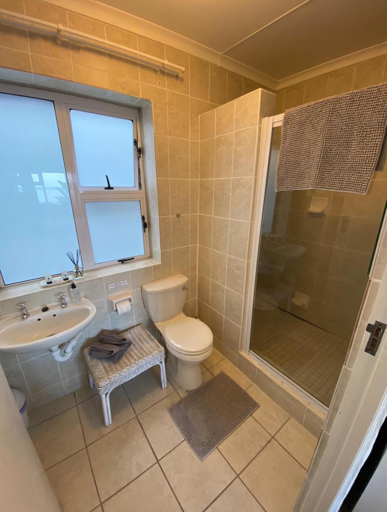 Standard Double or Twin Room 1 - Photo 5