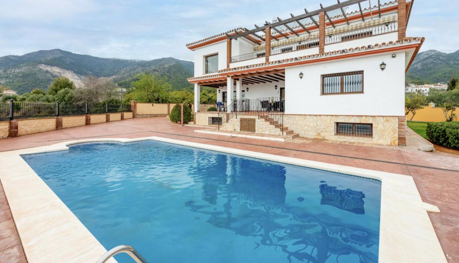 Villa photo 2