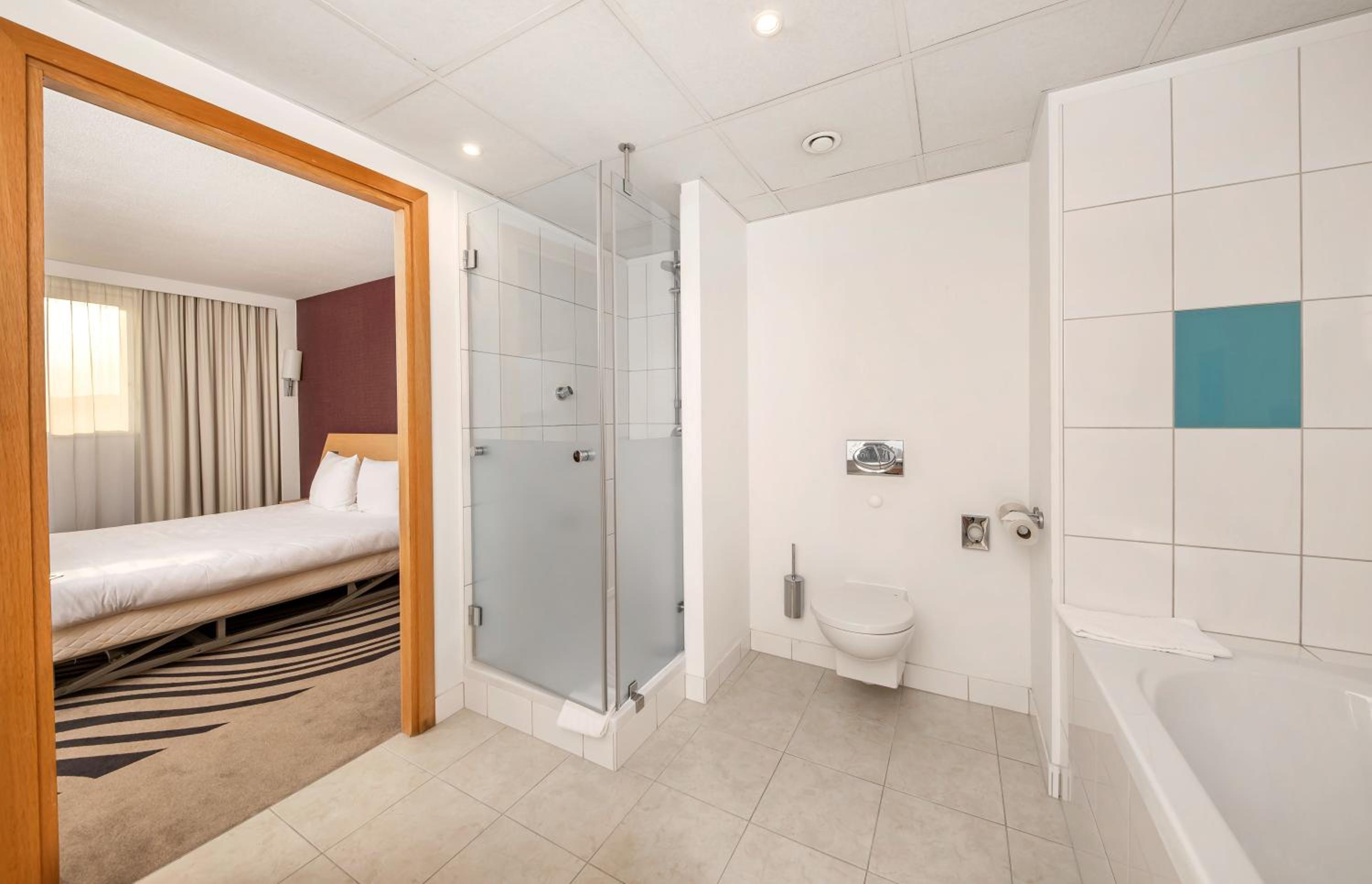 Suite - Photo 9