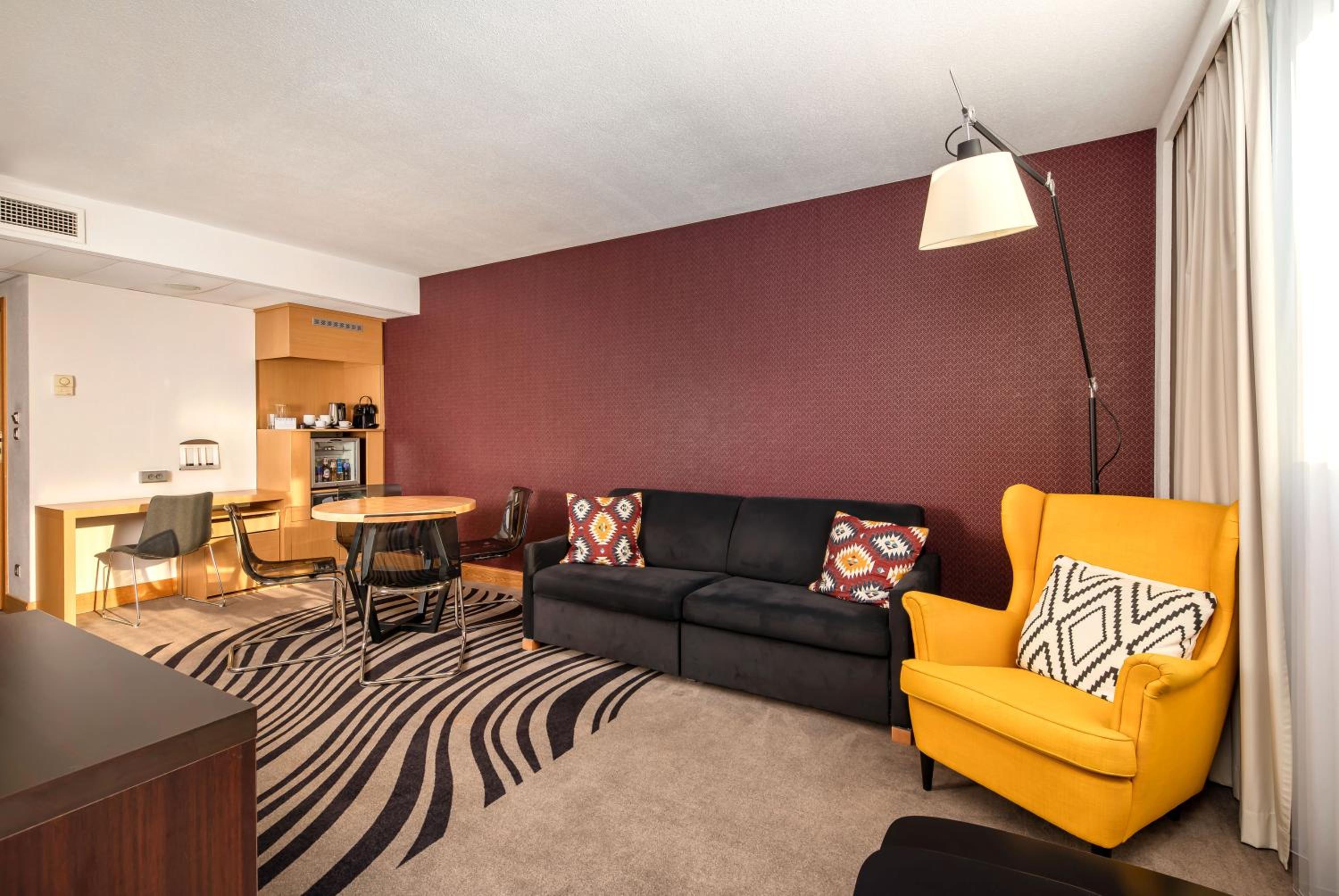 Suite - Photo 6
