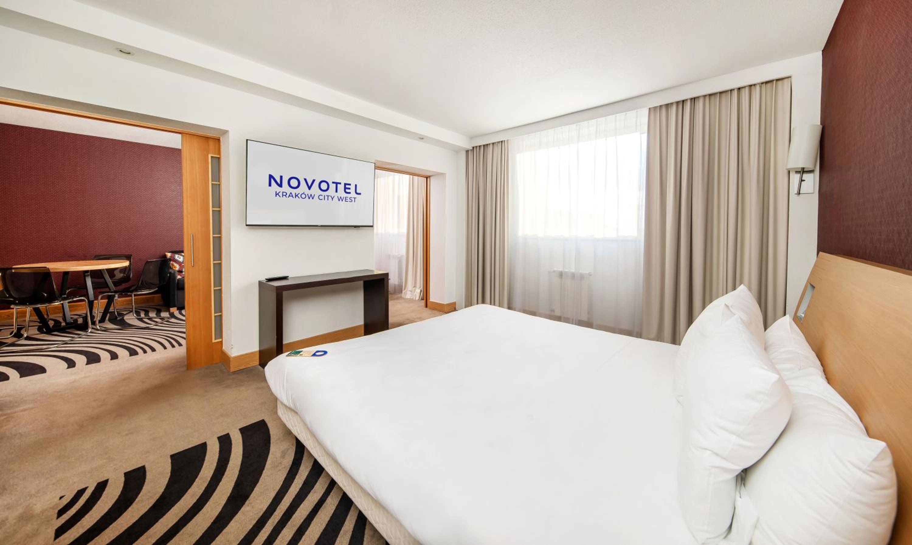 Suite - Photo 3