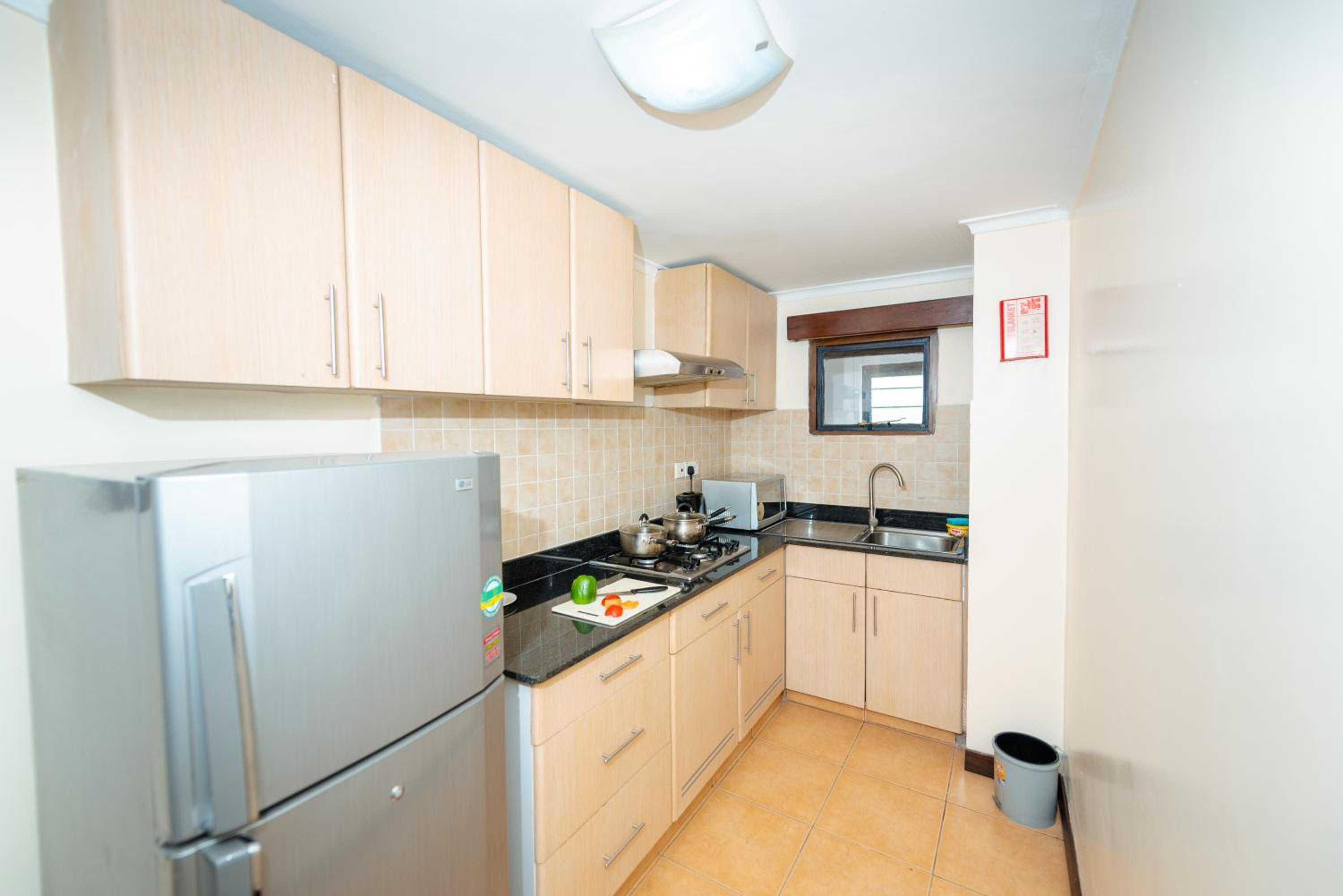 Queen Studio Apartment - Non-Smoking