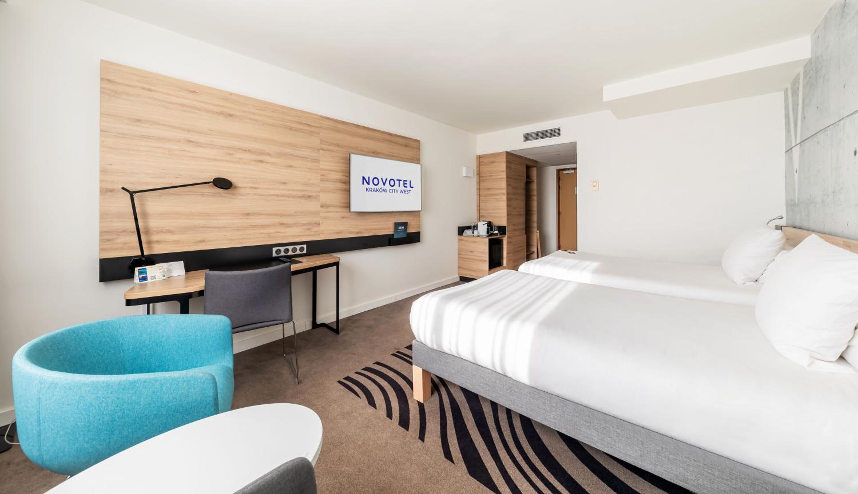 Executive Twin Room - Photo 4