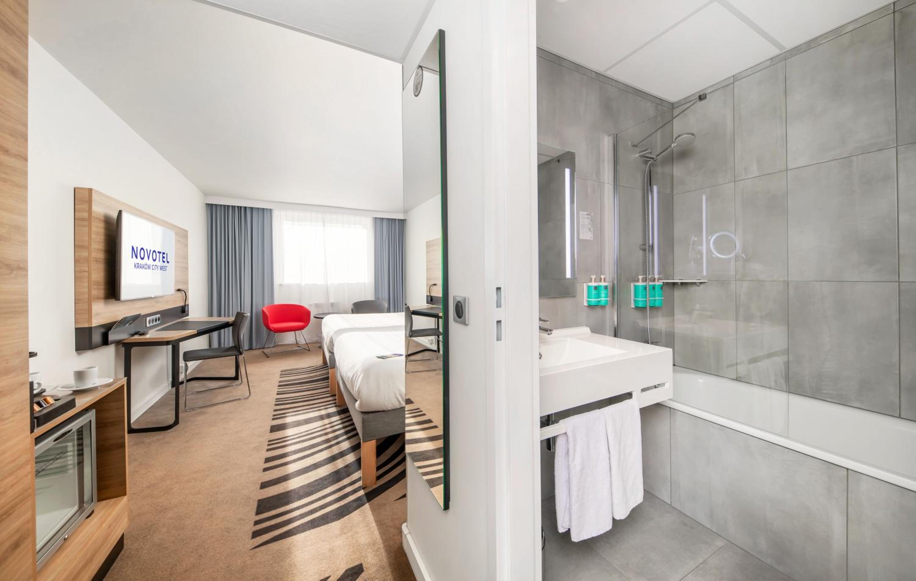 Executive Room with Two Big Beds - Photo 11