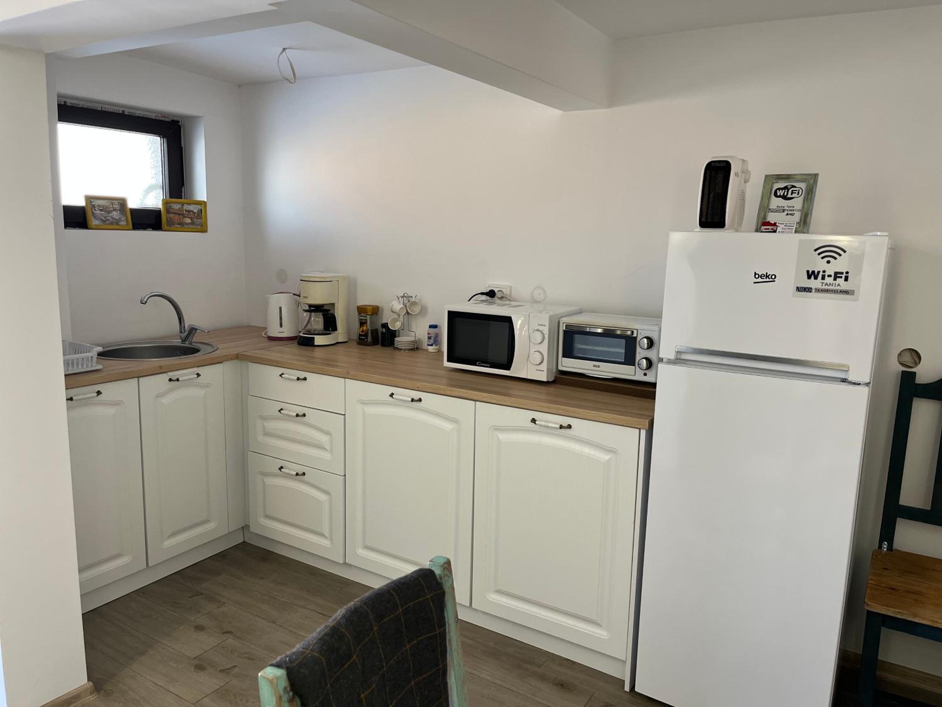 Deluxe Double Room with Shower - Photo 6