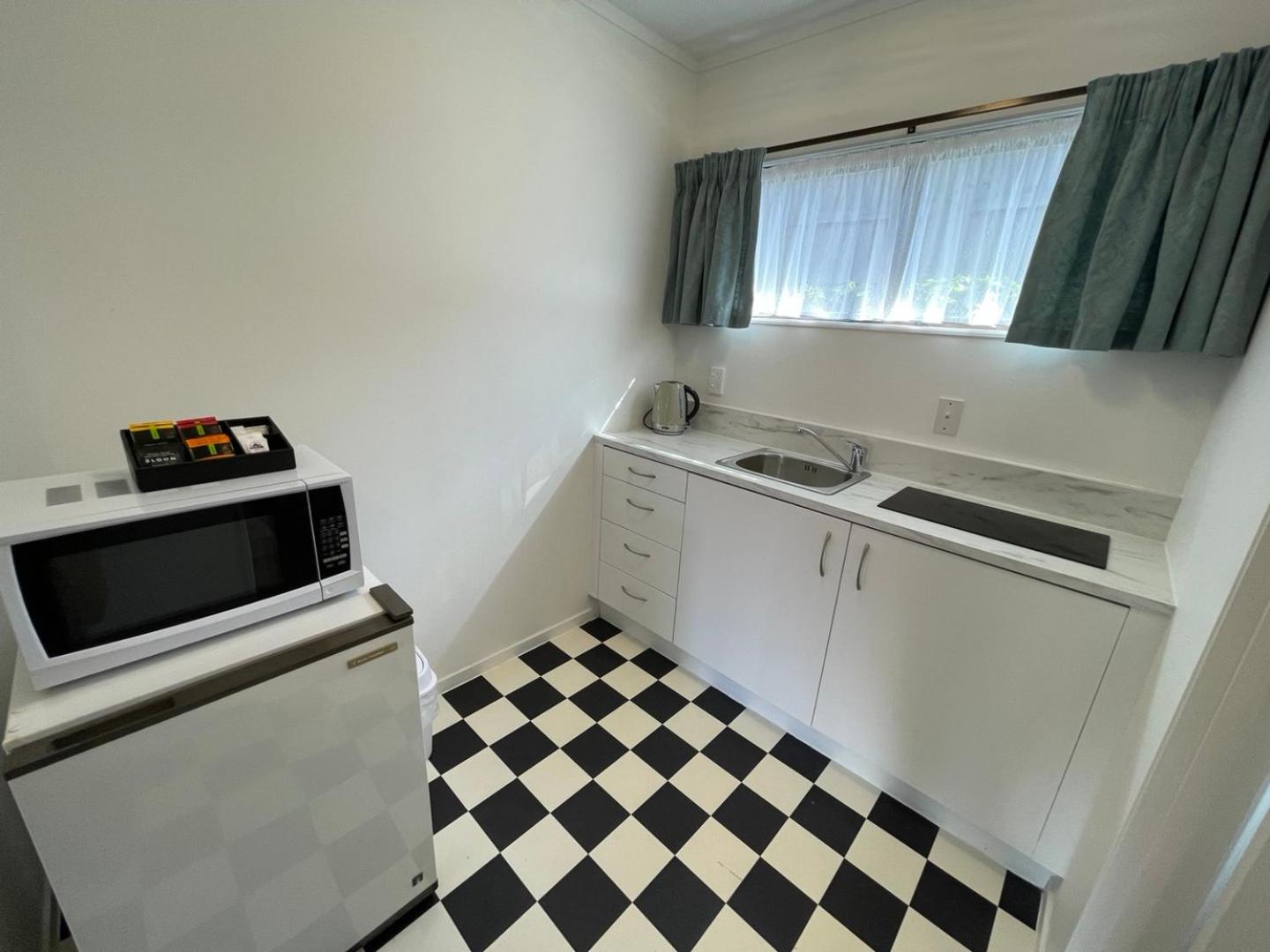 Deluxe King Studio - Photo 6