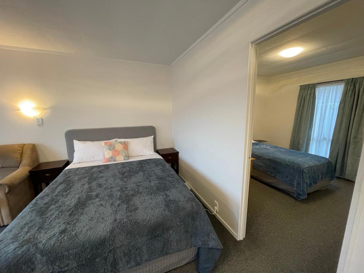 One-Bedroom Apartment - Photo 2