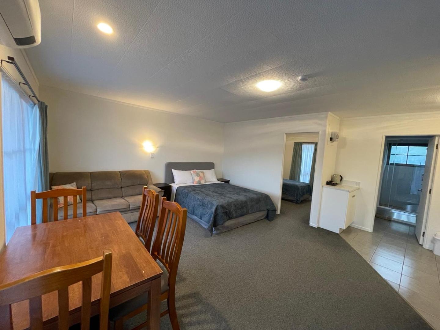 One-Bedroom Apartment - Photo 1