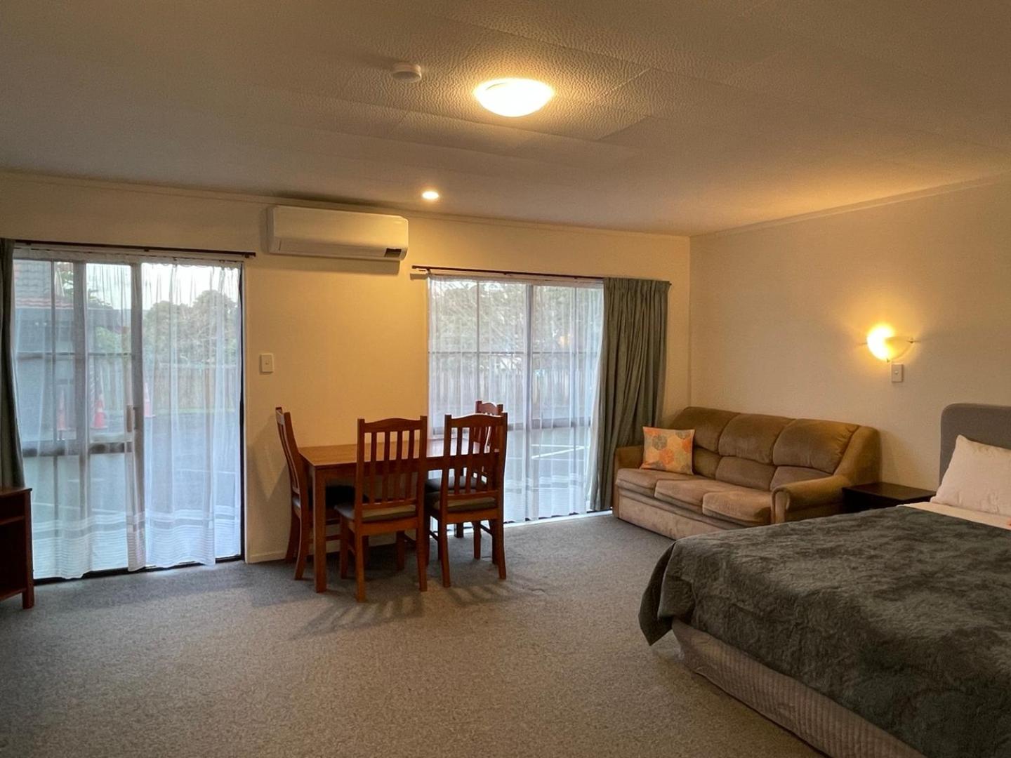 One-Bedroom Apartment - Photo 8
