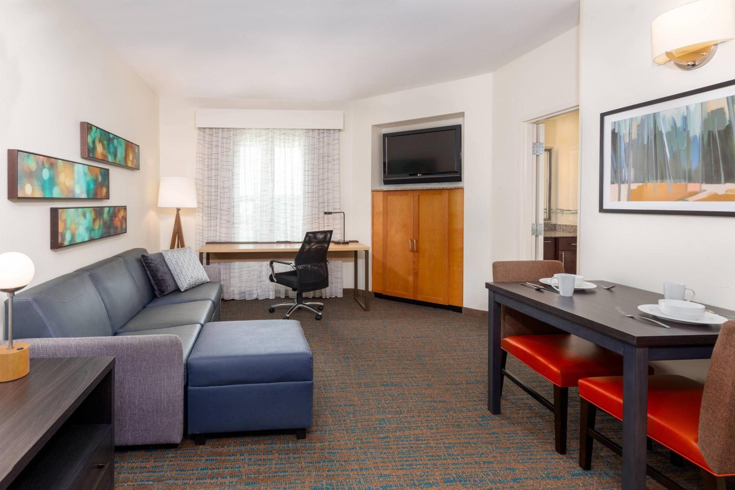 One-Bedroom King Suite with Sofa Bed - Photo 3