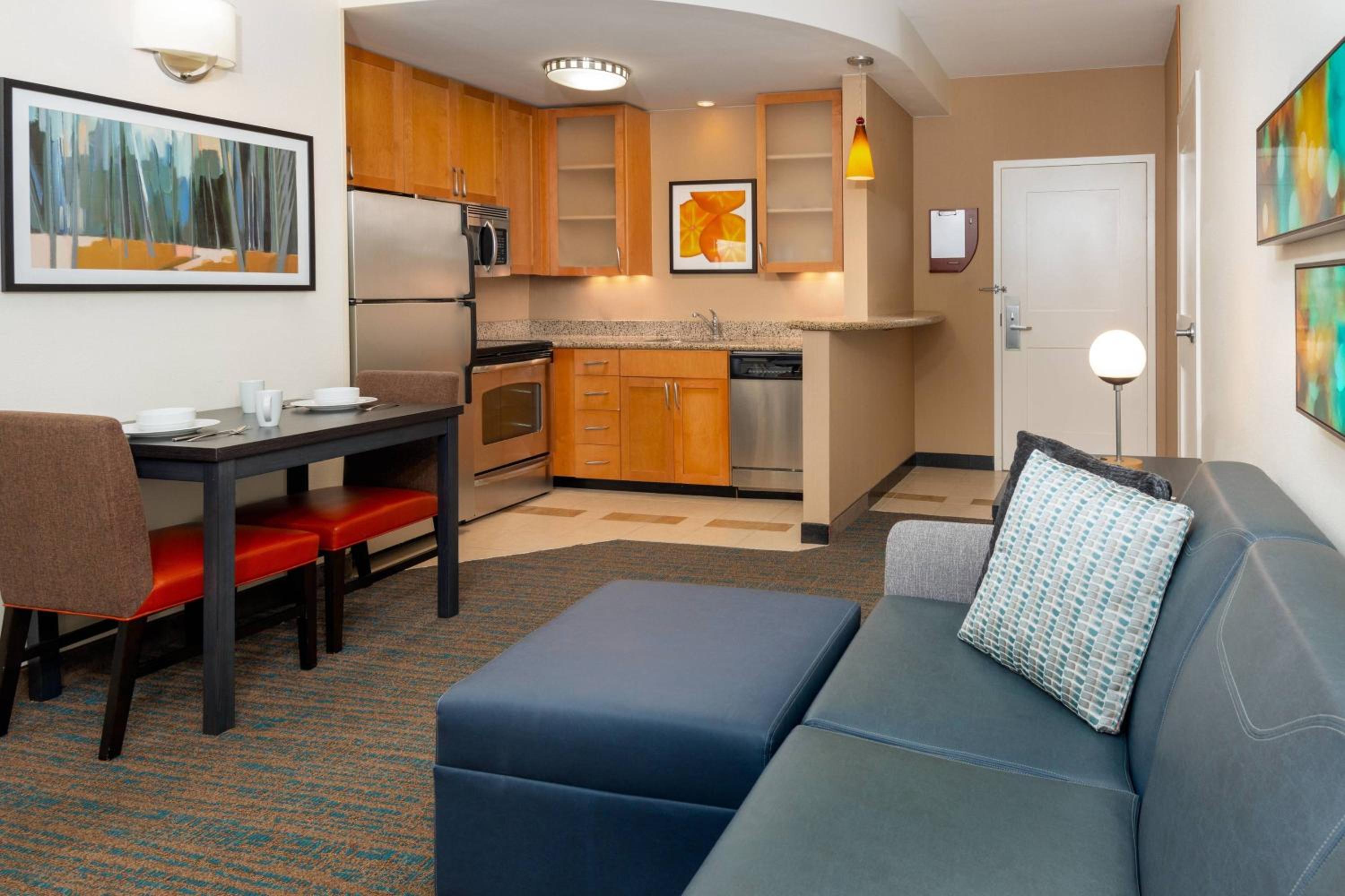One-Bedroom King Suite with Sofa Bed - Photo 2