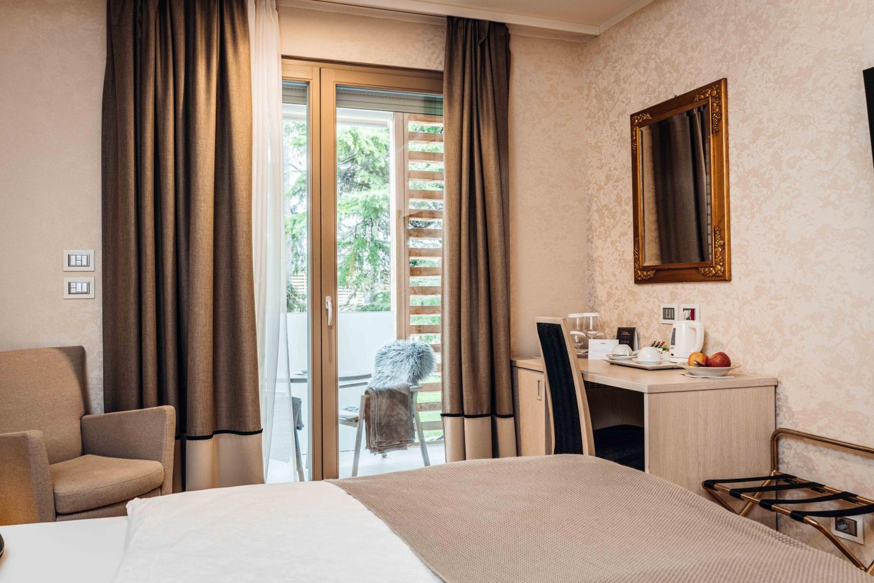 Double or Twin Room - Photo 4