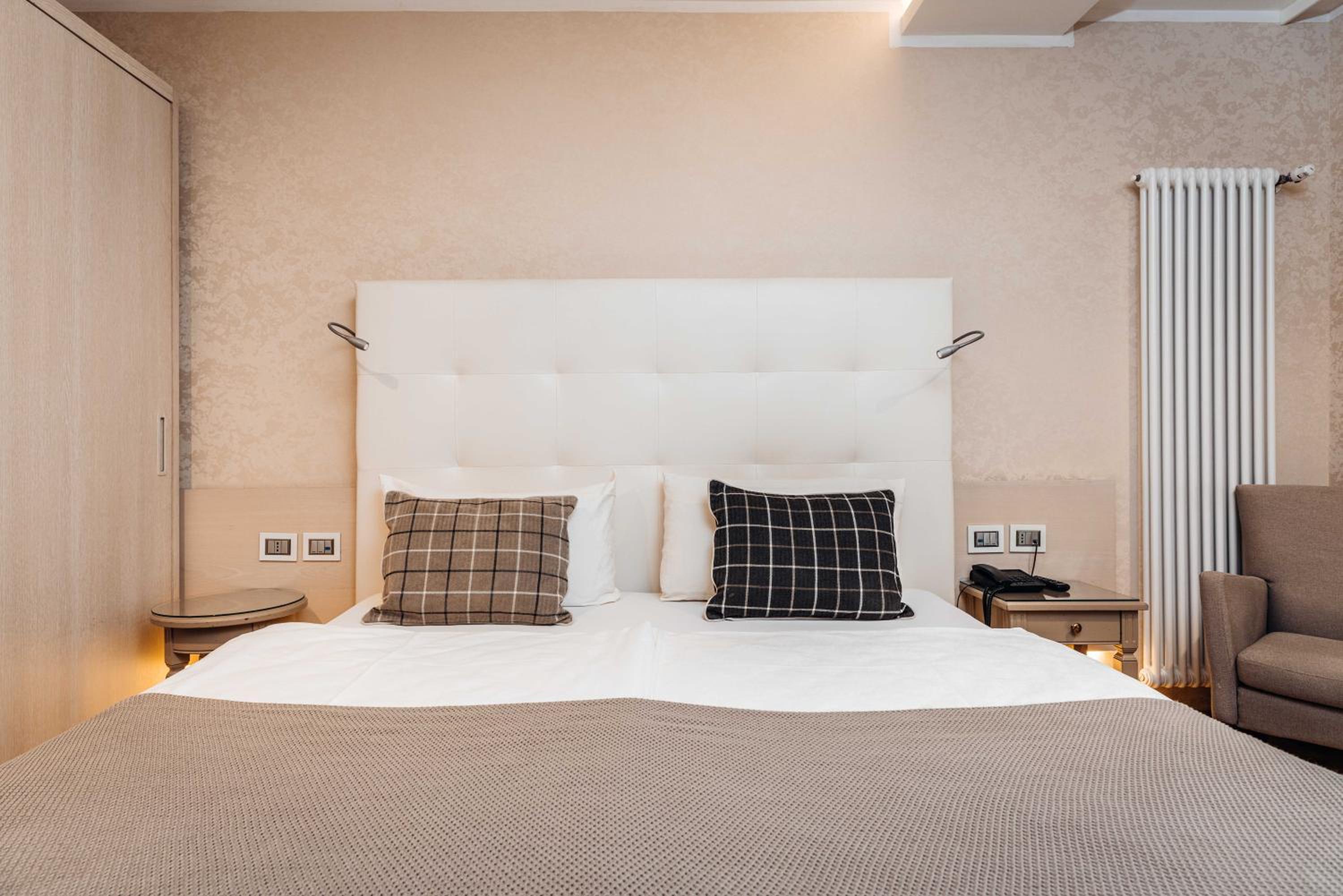 Double or Twin Room - Photo 7