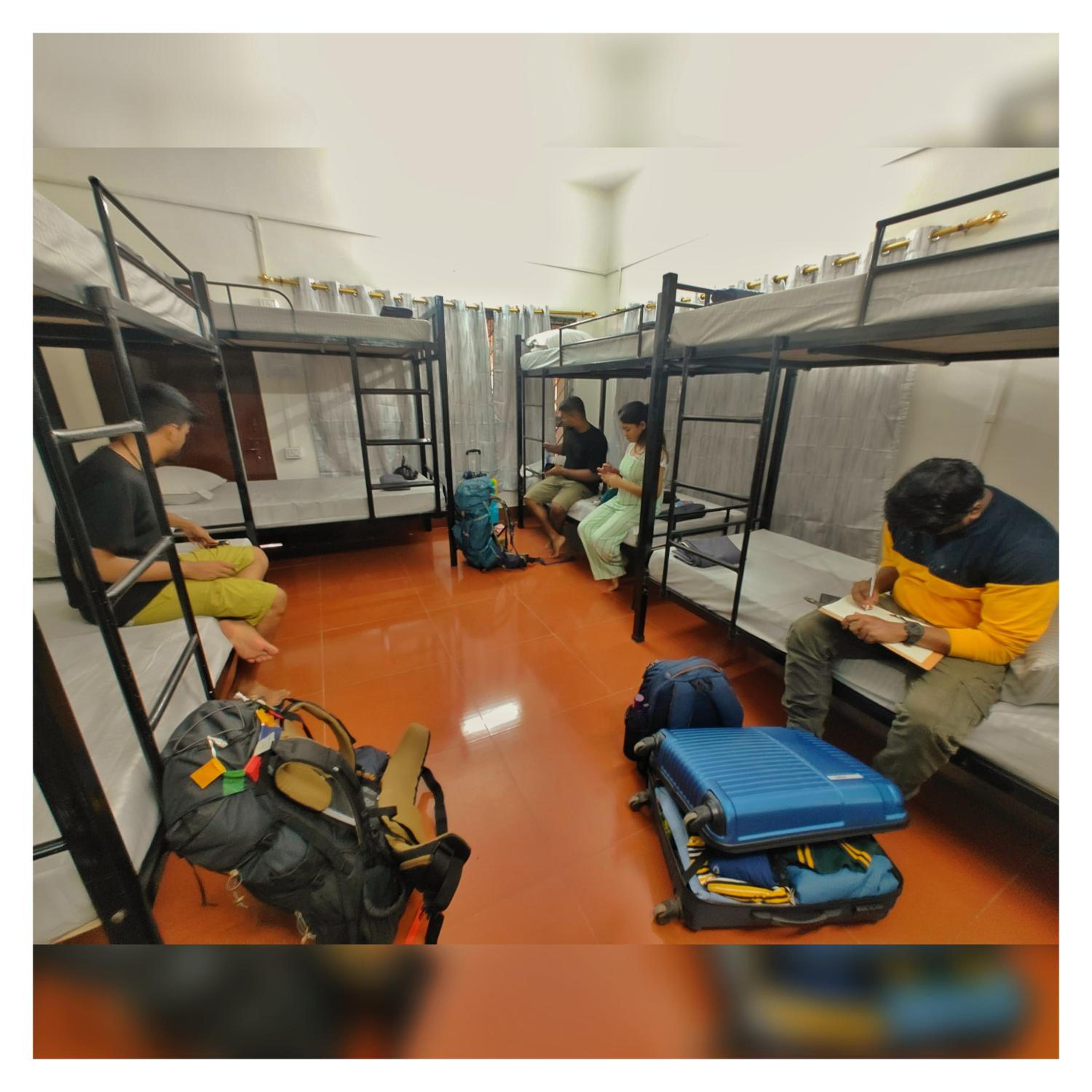 Bed in 8-Bed Mixed Dormitory Room photo 1