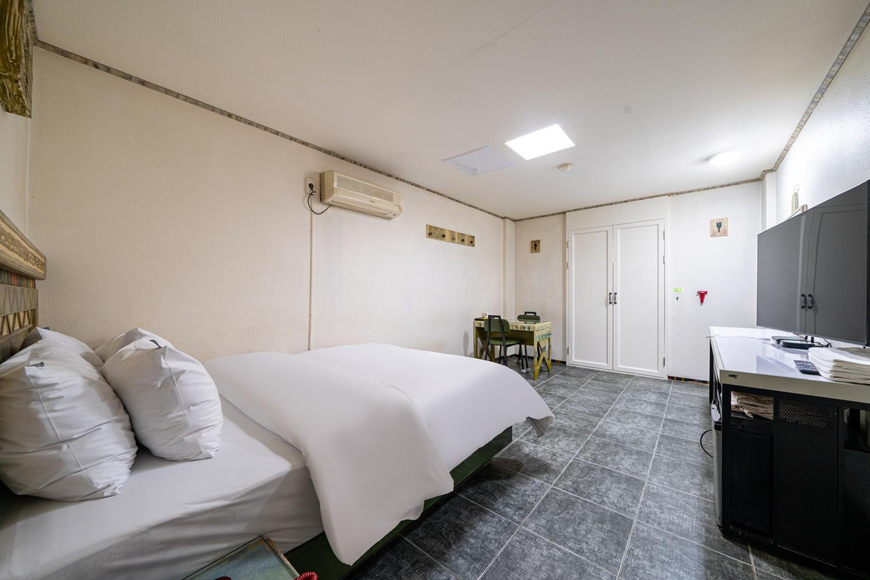 Standard Double Room - Photo 2