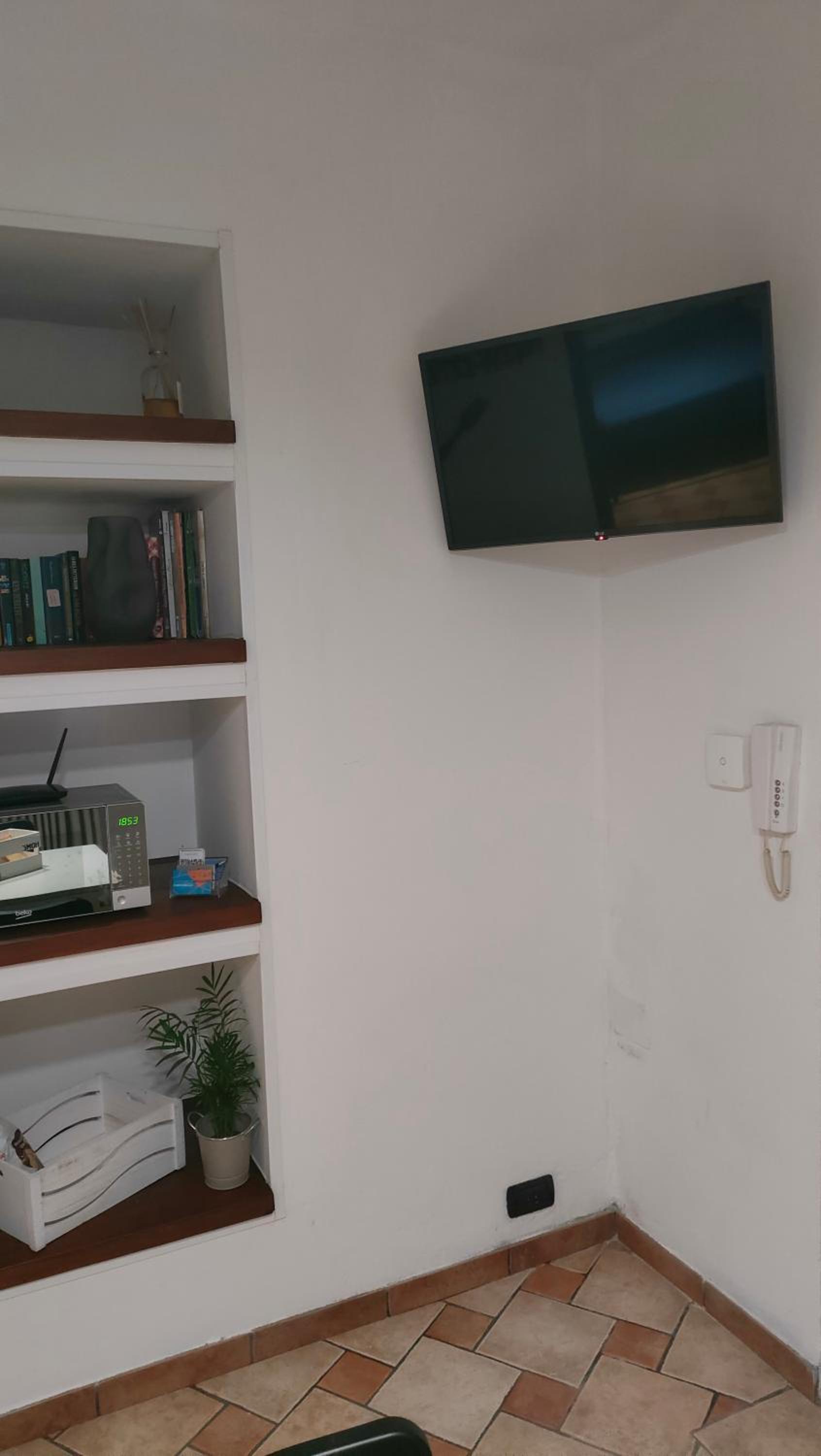 One-Bedroom Apartment photo 3