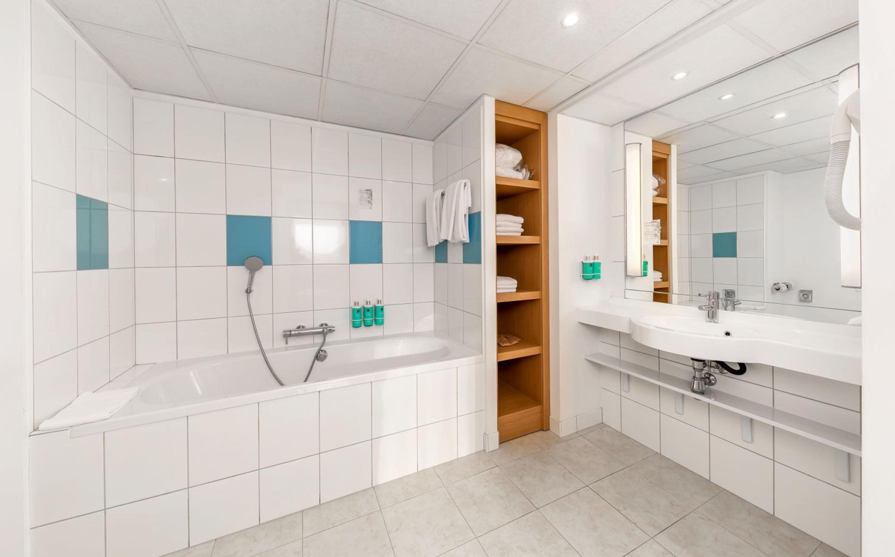 Suite - Photo 2