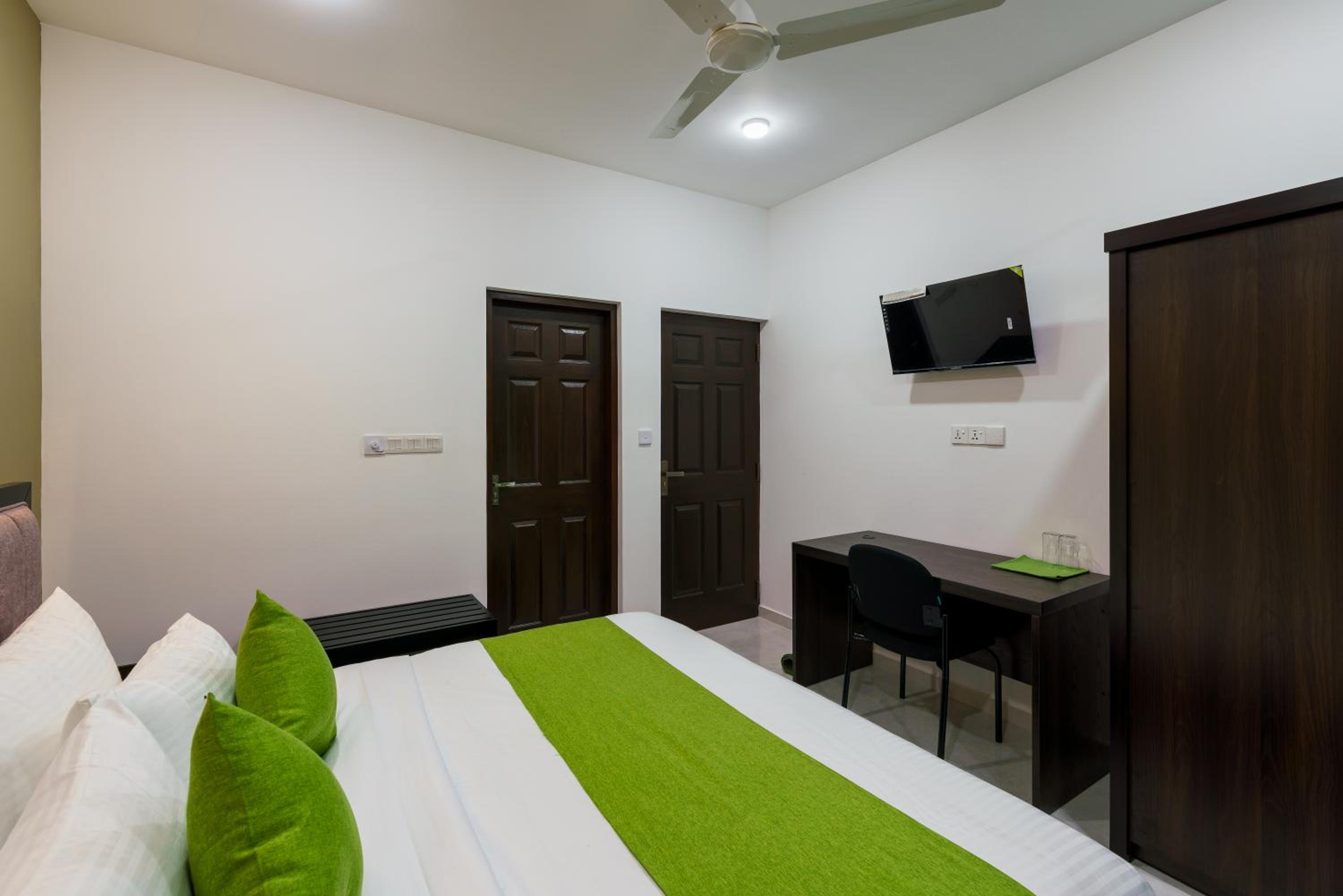 Two-Bedroom Apartment with Pool View photo 1